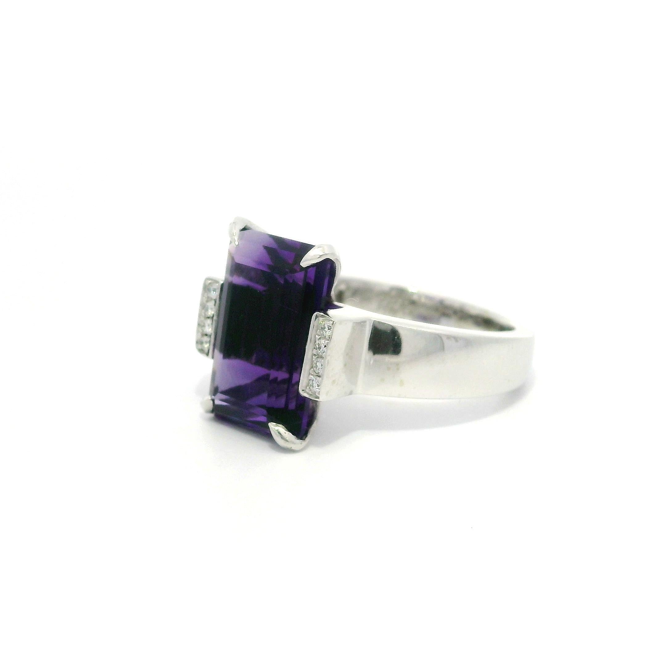 Elegant 14k White Gold 5.68ct Rectangular Step Cut Amethyst Diamond Sides Ring For Sale 2