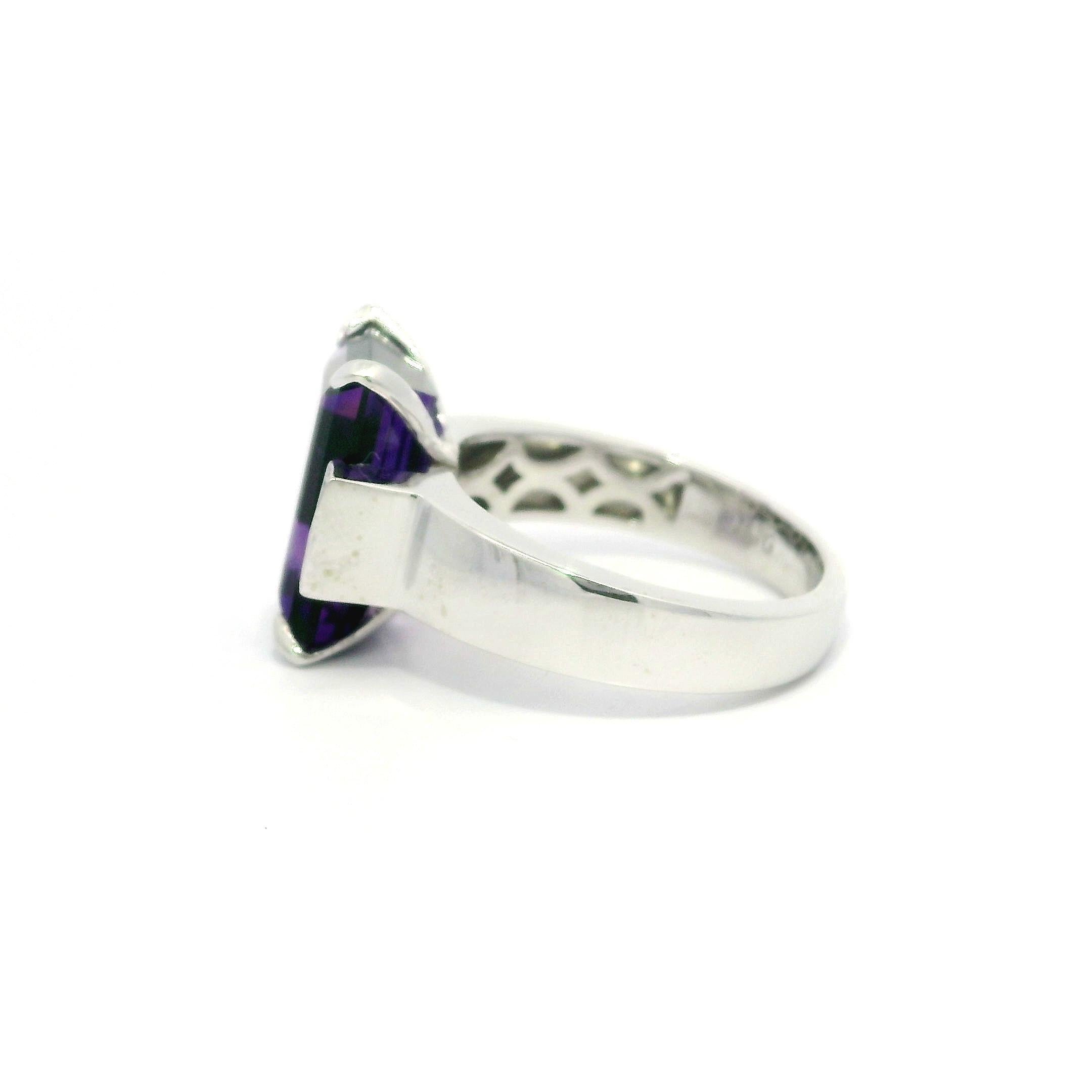 Elegant 14k White Gold 5.68ct Rectangular Step Cut Amethyst Diamond Sides Ring For Sale 3