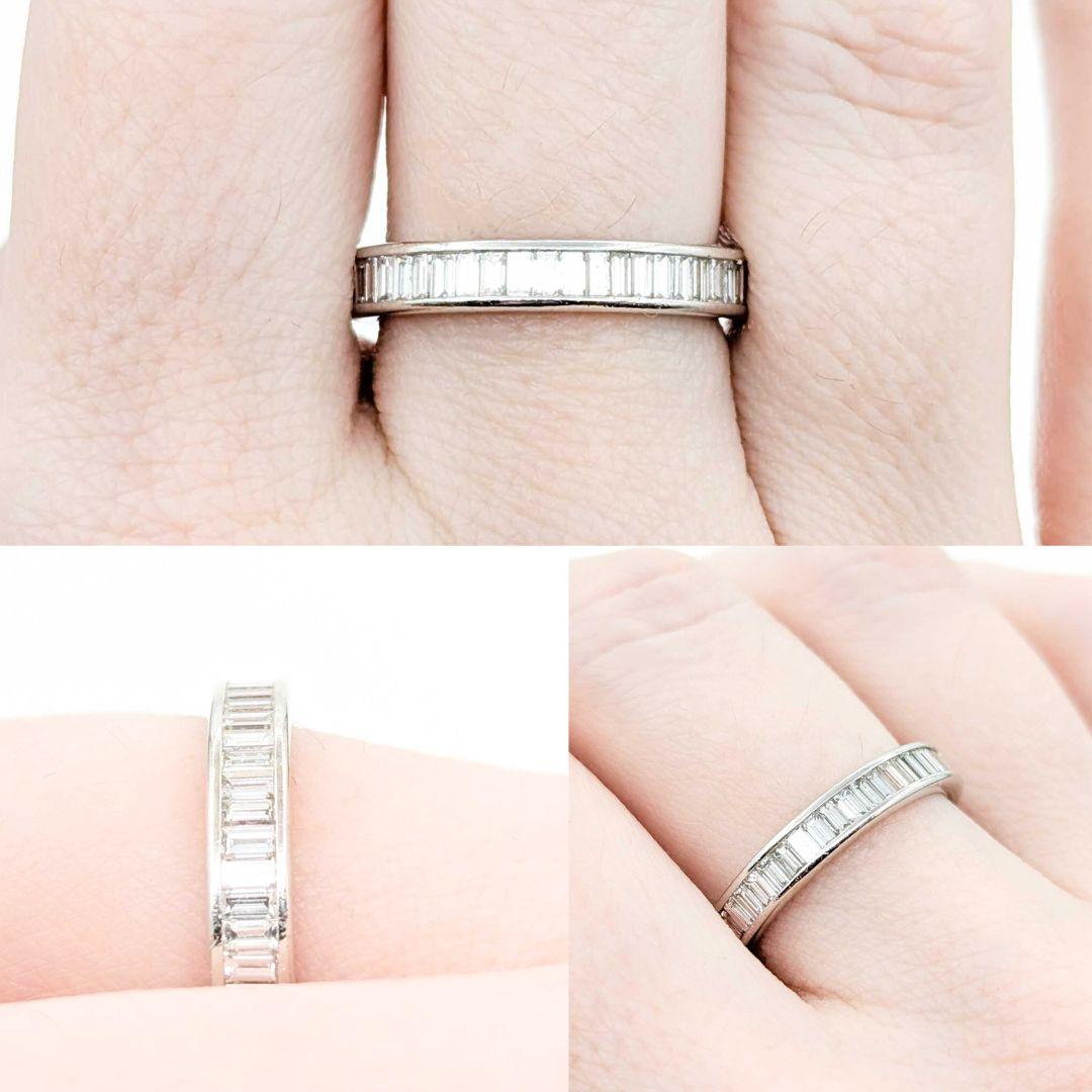 Eleganter 14k Weißgold Brautmode Ewigkeitsring

Dieser exquisite Ewigkeitsring für die Brautmode ist meisterhaft aus 14-karätigem Weißgold gefertigt und bietet zeitlose Eleganz und strahlendes Funkeln. Der Ring ist mit einer schillernden Reihe von