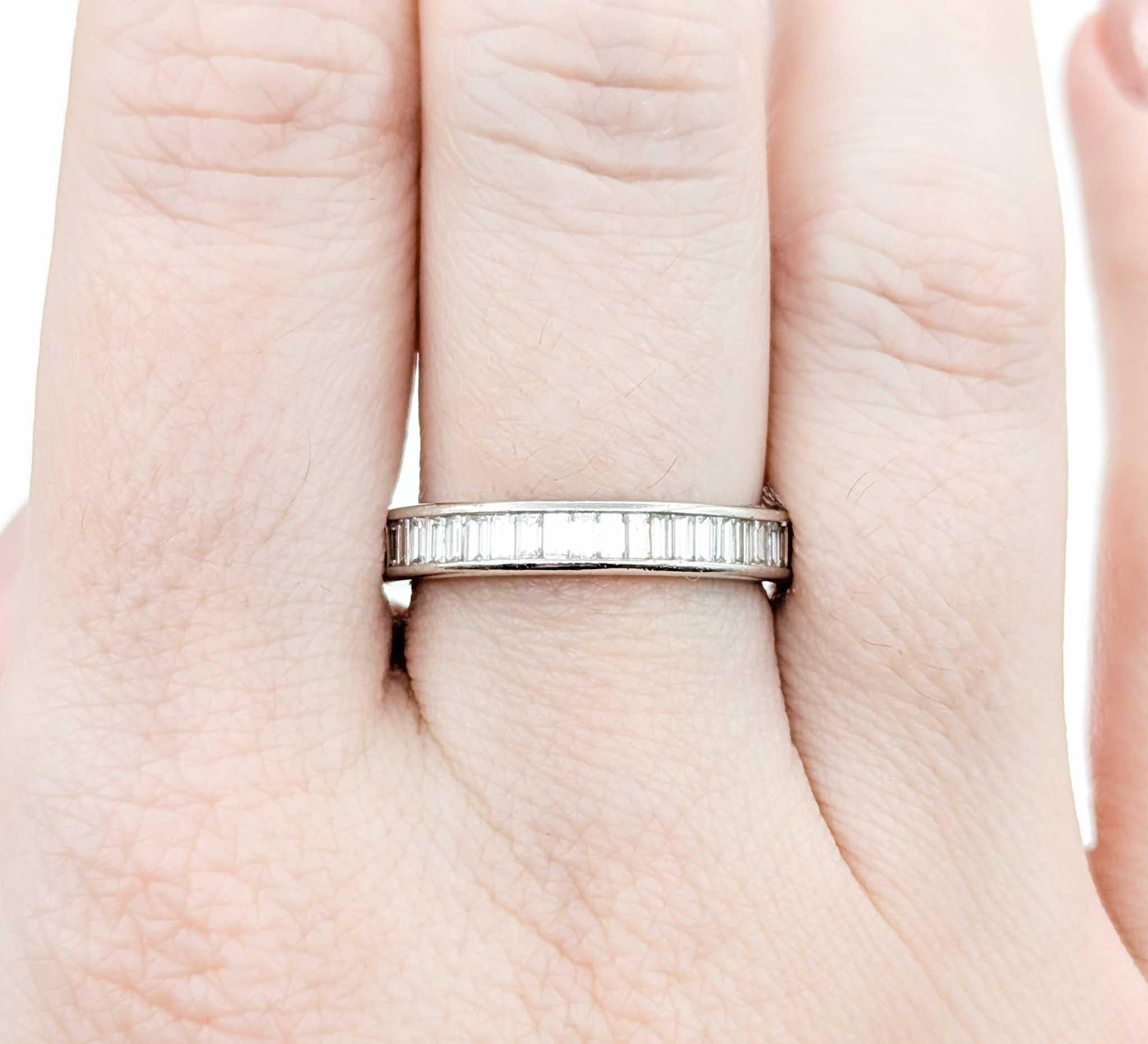 Eleganter 14k Weißgold Brautmode Ewigkeitsring im Angebot 3