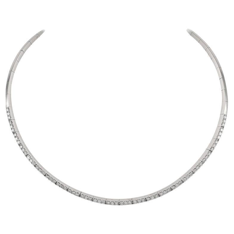Elegante collar de oro blanco de 14 quilates con 4,01 quilates de diamantes F. VS en venta