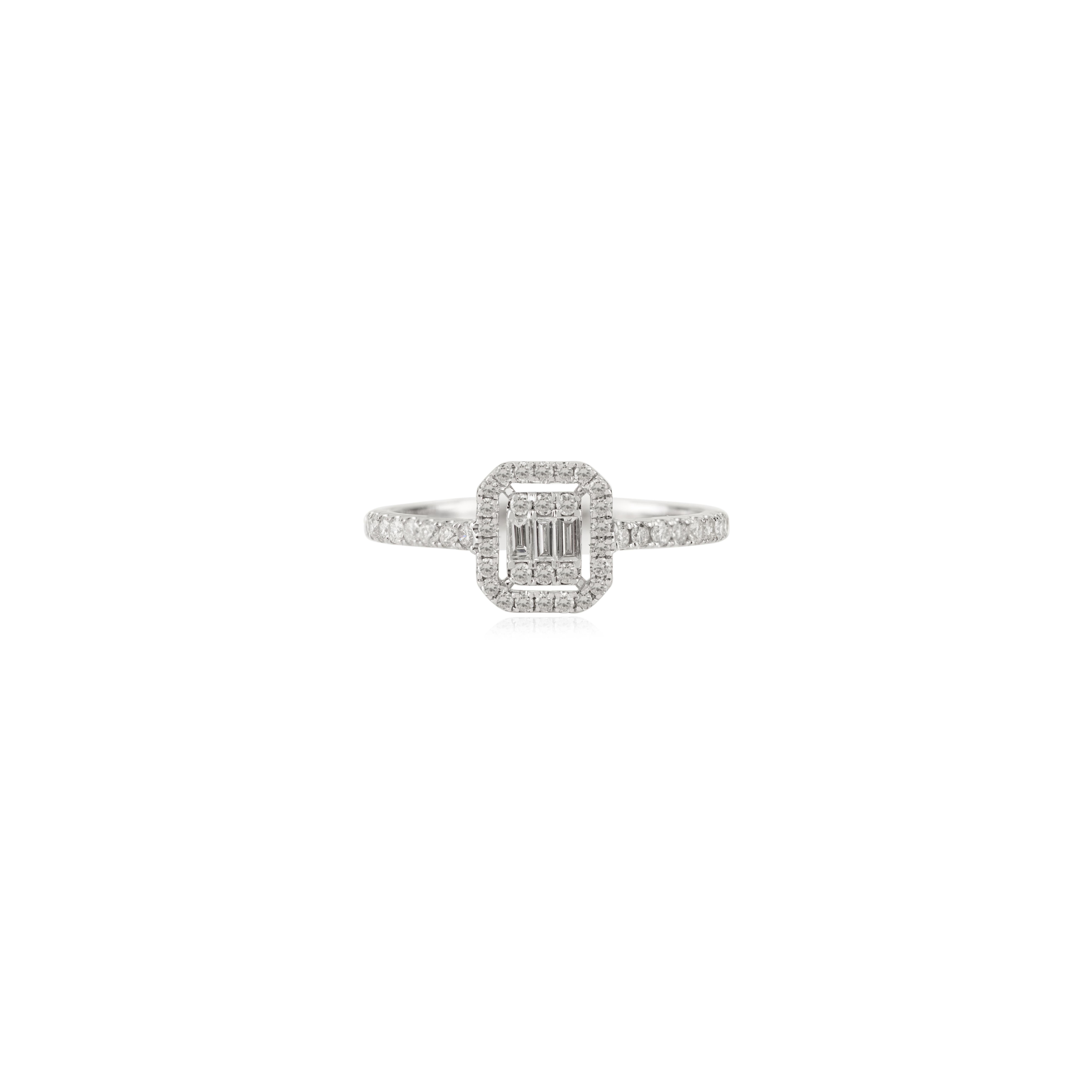 in vendita:  Eleganza dell'anello di fidanzamento con diamante a baguette e aureola rotonda in oro bianco 14K per lei 5