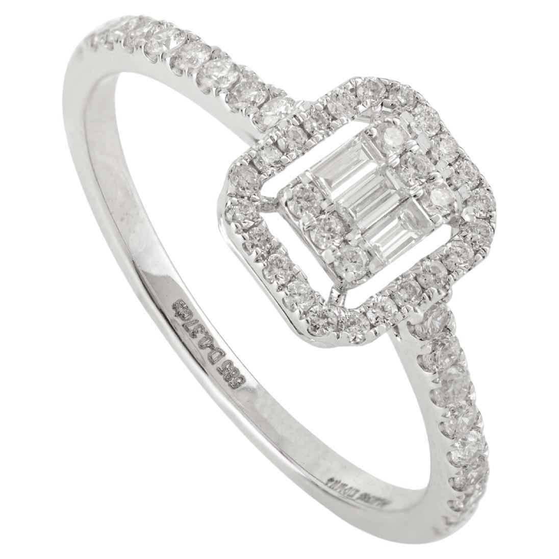 in vendita:  Eleganza dell'anello di fidanzamento con diamante a baguette e aureola rotonda in oro bianco 14K per lei