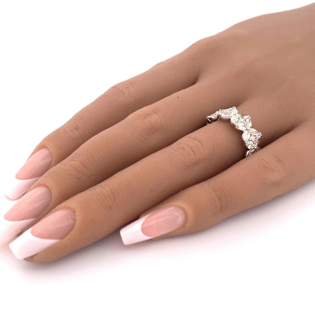 Elegant 14k White Gold Diamond Ring In New Condition In New York, NY