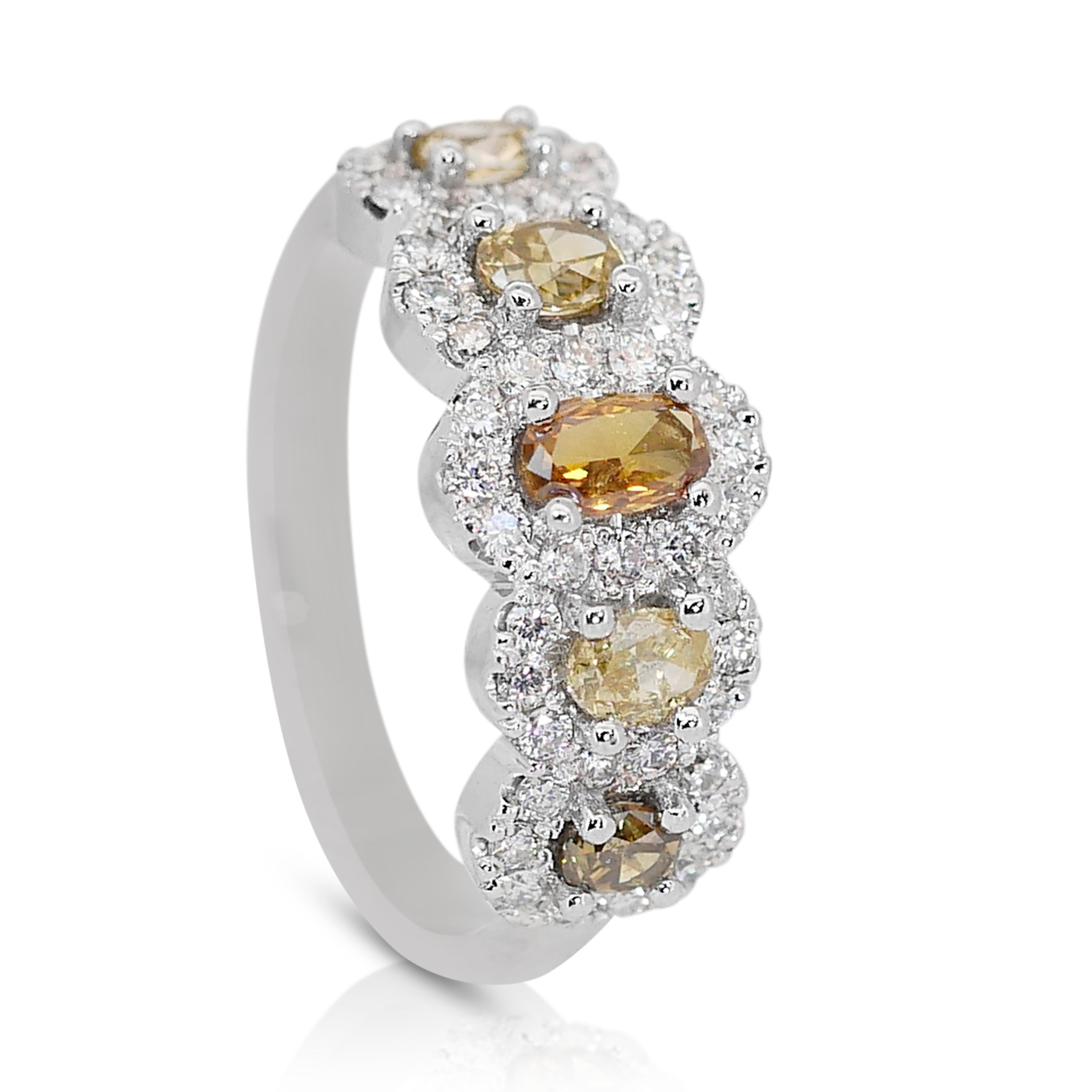 Elegant  Bague en or blanc 14 carats avec diamant de couleur fantaisie de 1,18 carat, certifié IGI Neuf - En vente à רמת גן, IL