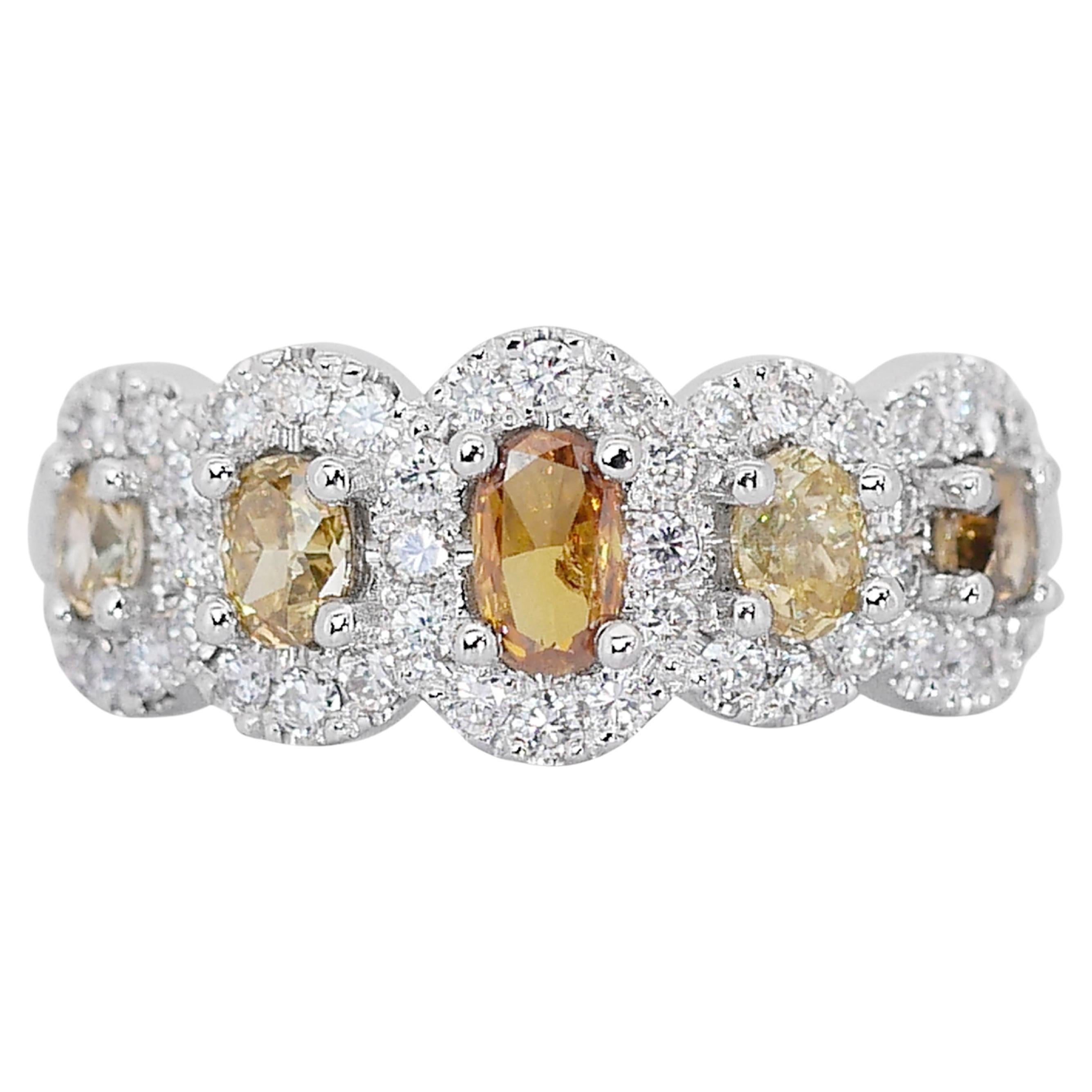 Elegant  Bague en or blanc 14 carats avec diamant de couleur fantaisie de 1,18 carat, certifié IGI en vente