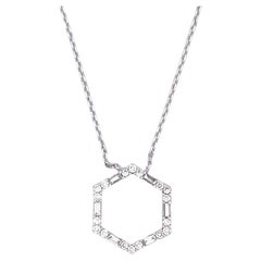 Élégant collier pendentif hexagonal en or blanc 14 carats avec diamants