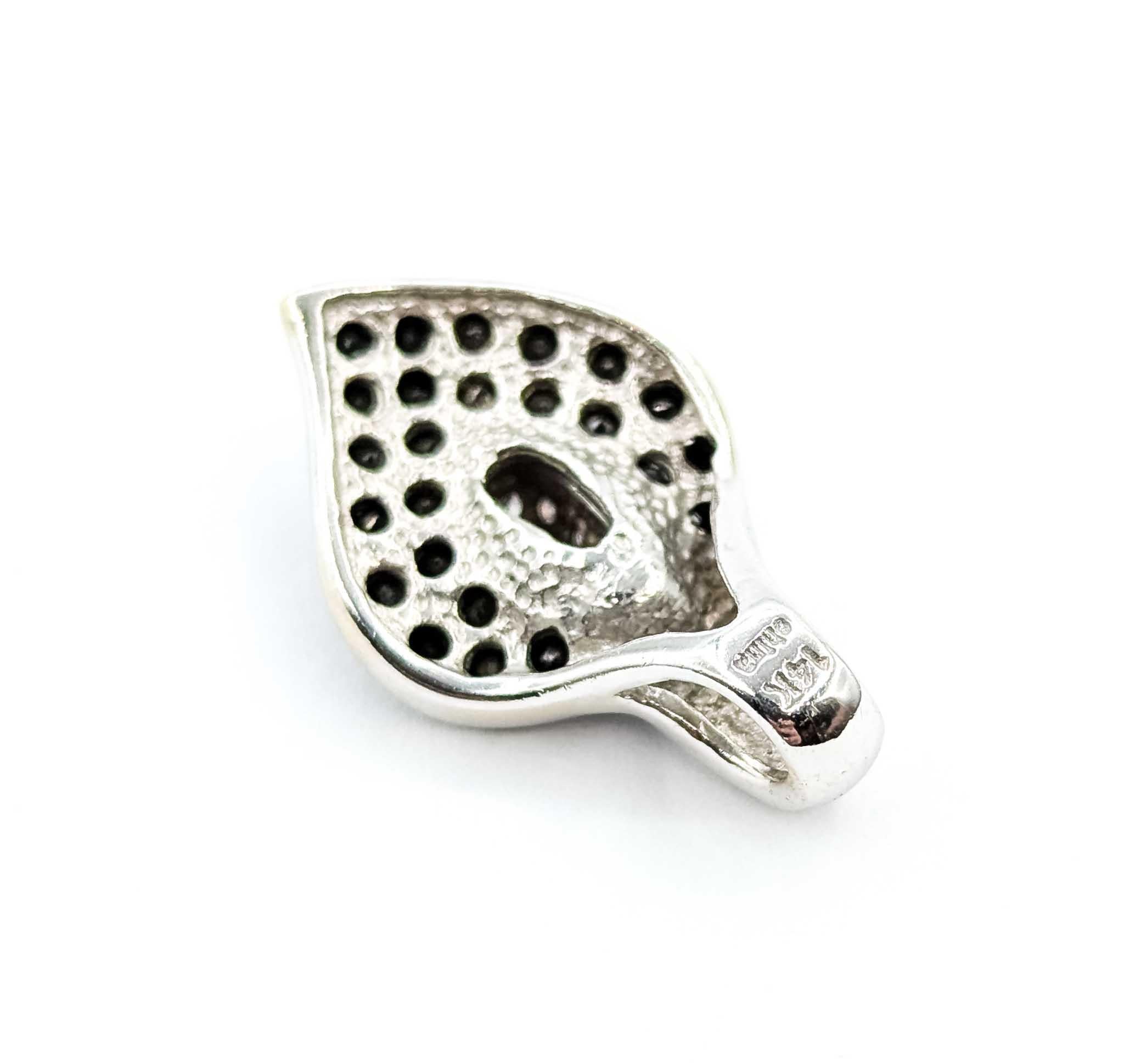 Eleganter 14k Weißgold-Anhänger mit Diamanten Damen im Angebot