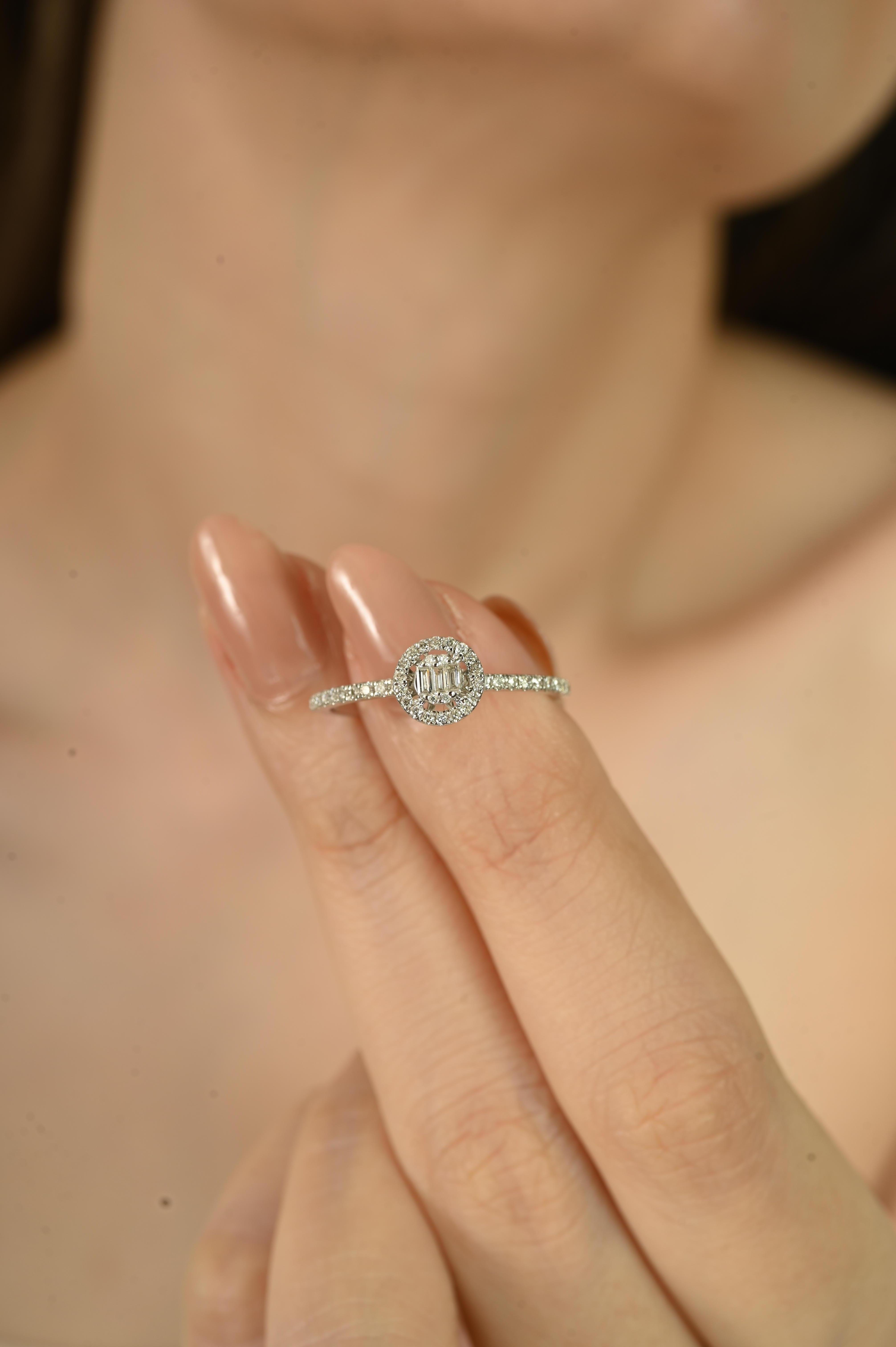 in vendita:  Eleganza dell'anello di fidanzamento aureolato con diamante rotondo in oro bianco 14k Regalo di Natale per lei 8