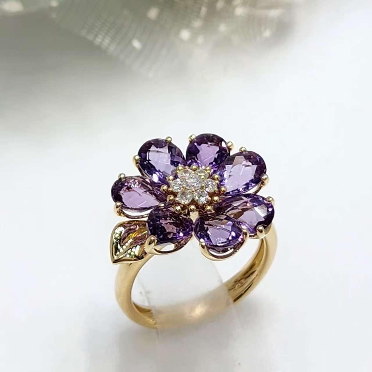 Elegant anneau en or jaune 14K à fleur d'améthyste avec diamants en vente 4