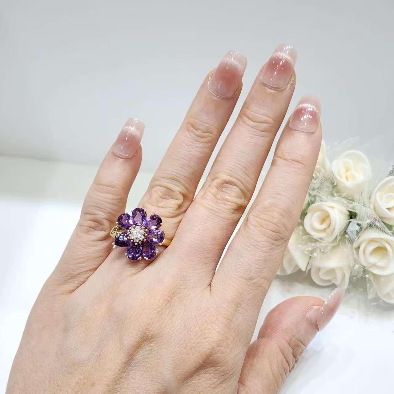 Elegant anneau en or jaune 14K à fleur d'améthyste avec diamants en vente 5