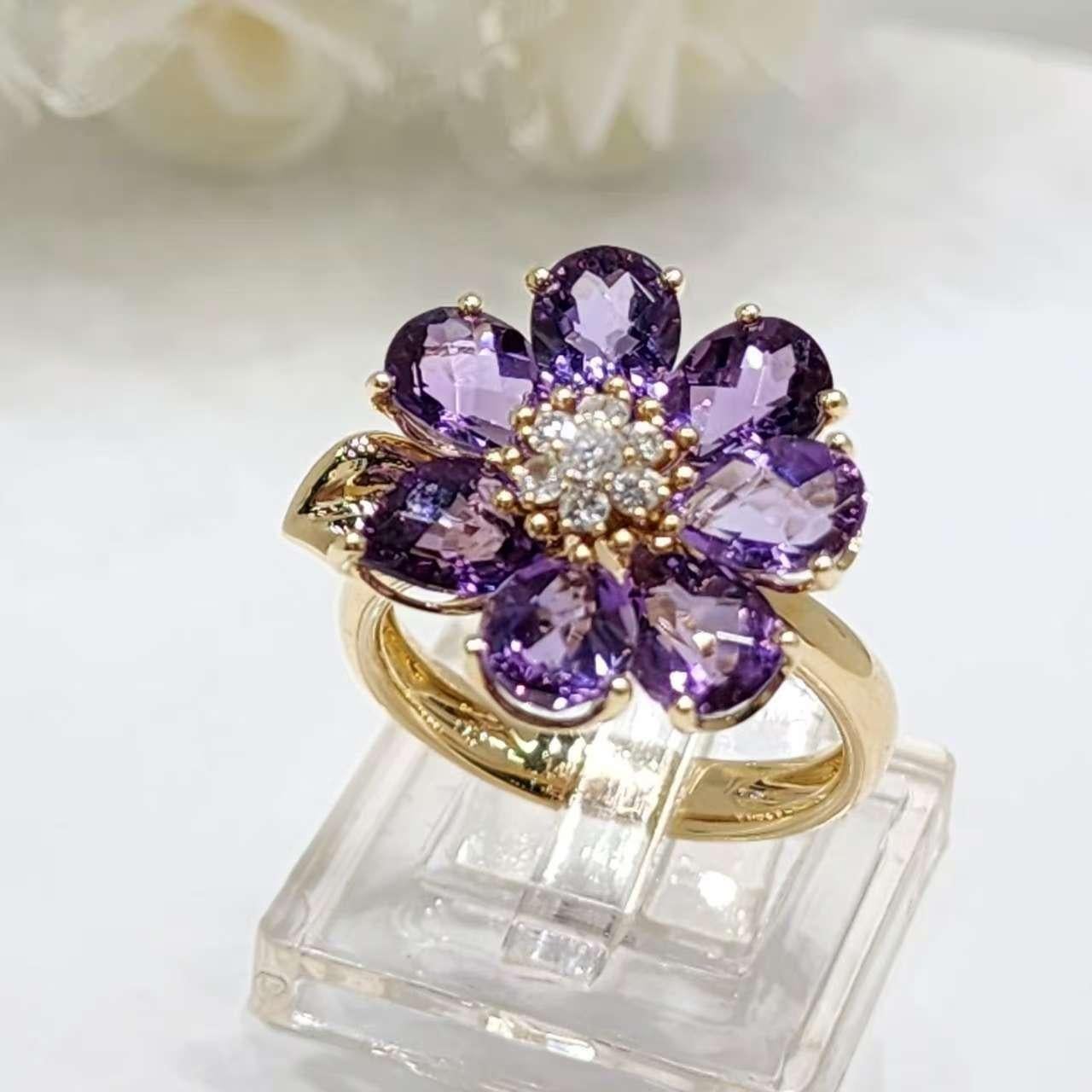 Art déco Elegant anneau en or jaune 14K à fleur d'améthyste avec diamants en vente