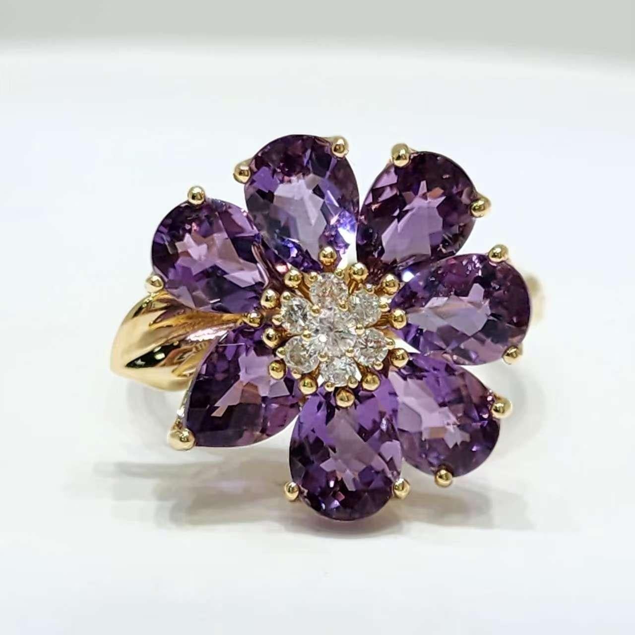 Taille mixte Elegant anneau en or jaune 14K à fleur d'améthyste avec diamants en vente