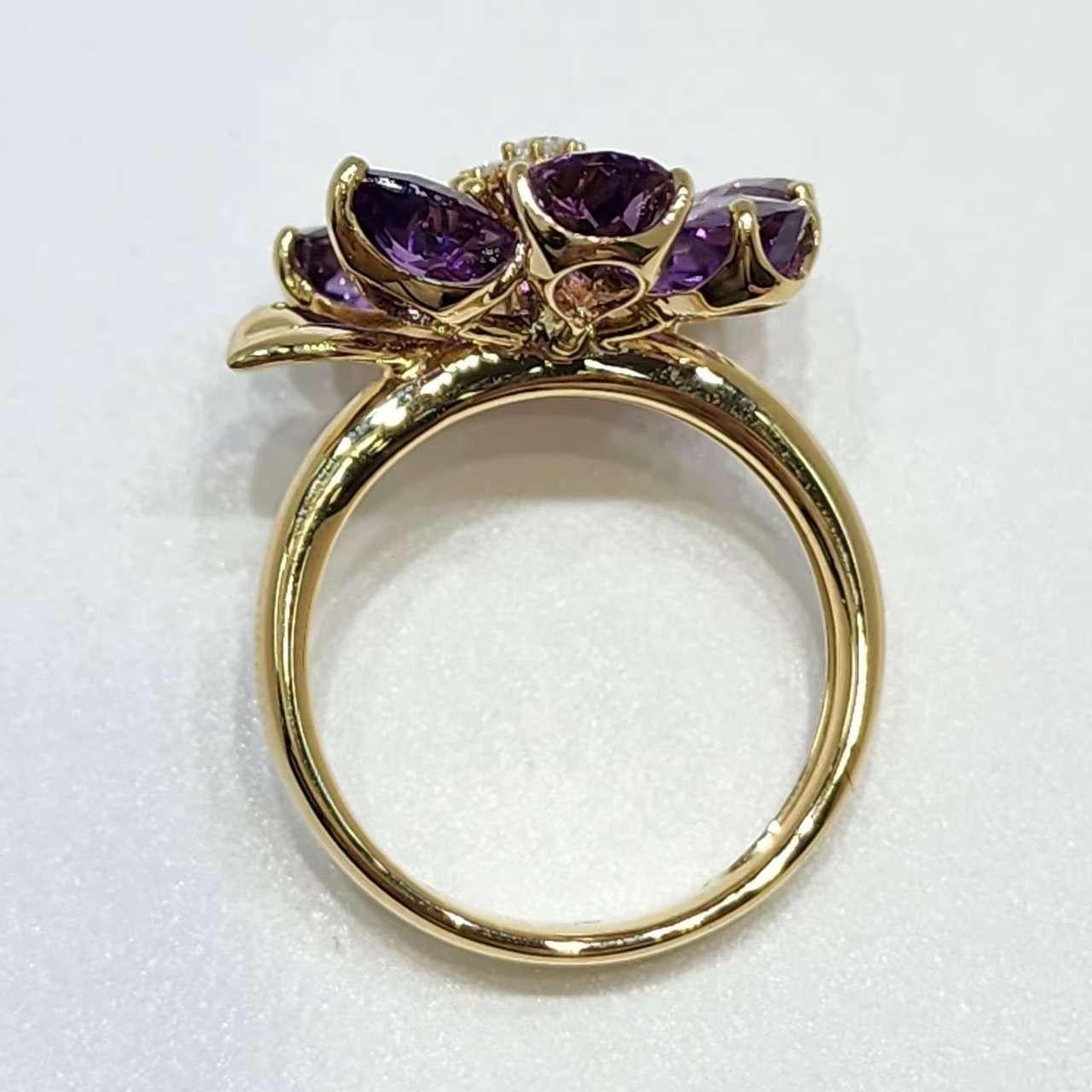Elegant anneau en or jaune 14K à fleur d'améthyste avec diamants en vente 2