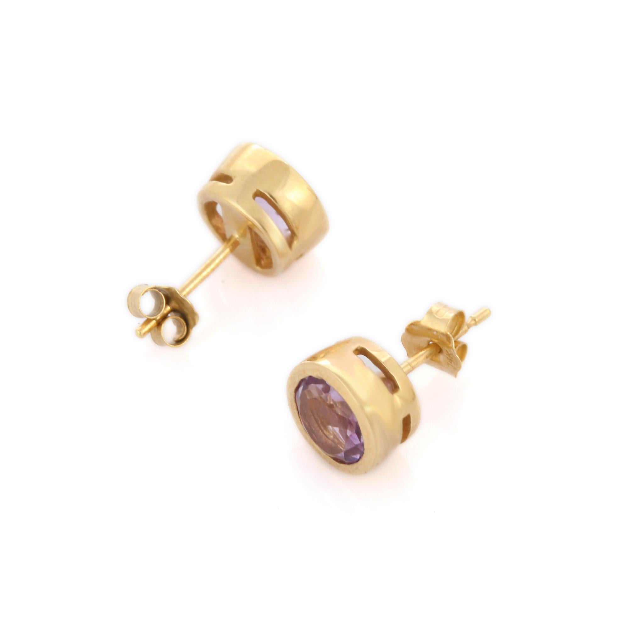 Contemporary Elegant 14K Yellow Gold Brilliant Round Cut Bezel Set Amethyst Studs for Her For Sale