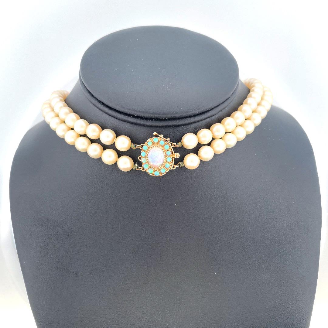 Women's or Men's Elegant 14Karat Yellow Gold Cultured Pearl Necklace with Oval Clasp For Sale