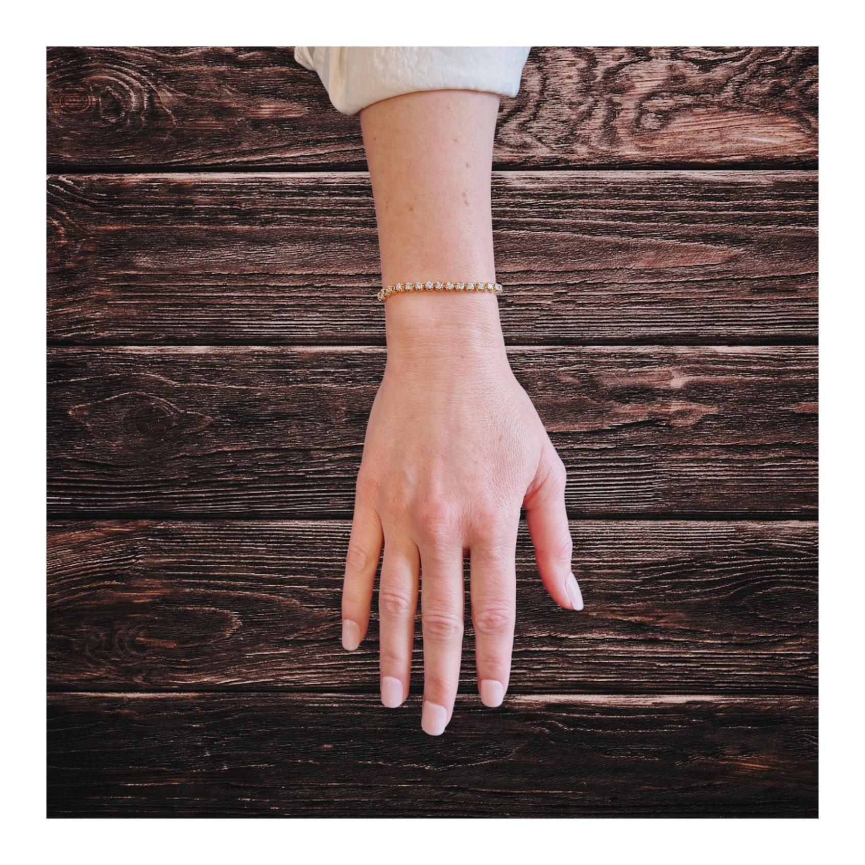 Bracelet ligne élégant en or jaune 14 carats avec diamants Pour femmes en vente