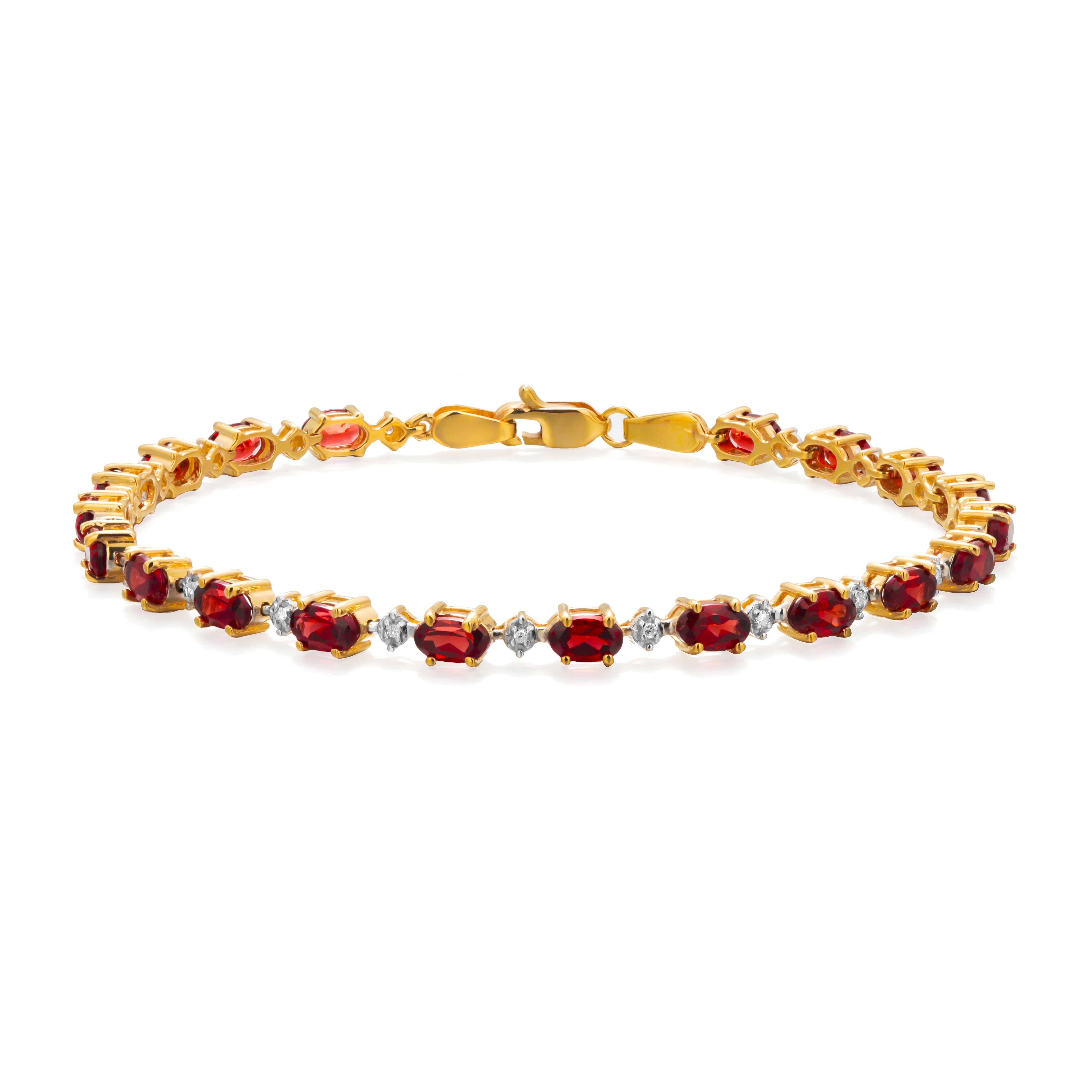 Élégant bracelet empilable vintage en or jaune 14 carats avec grenats et diamants Bon état - En vente à New York, NY