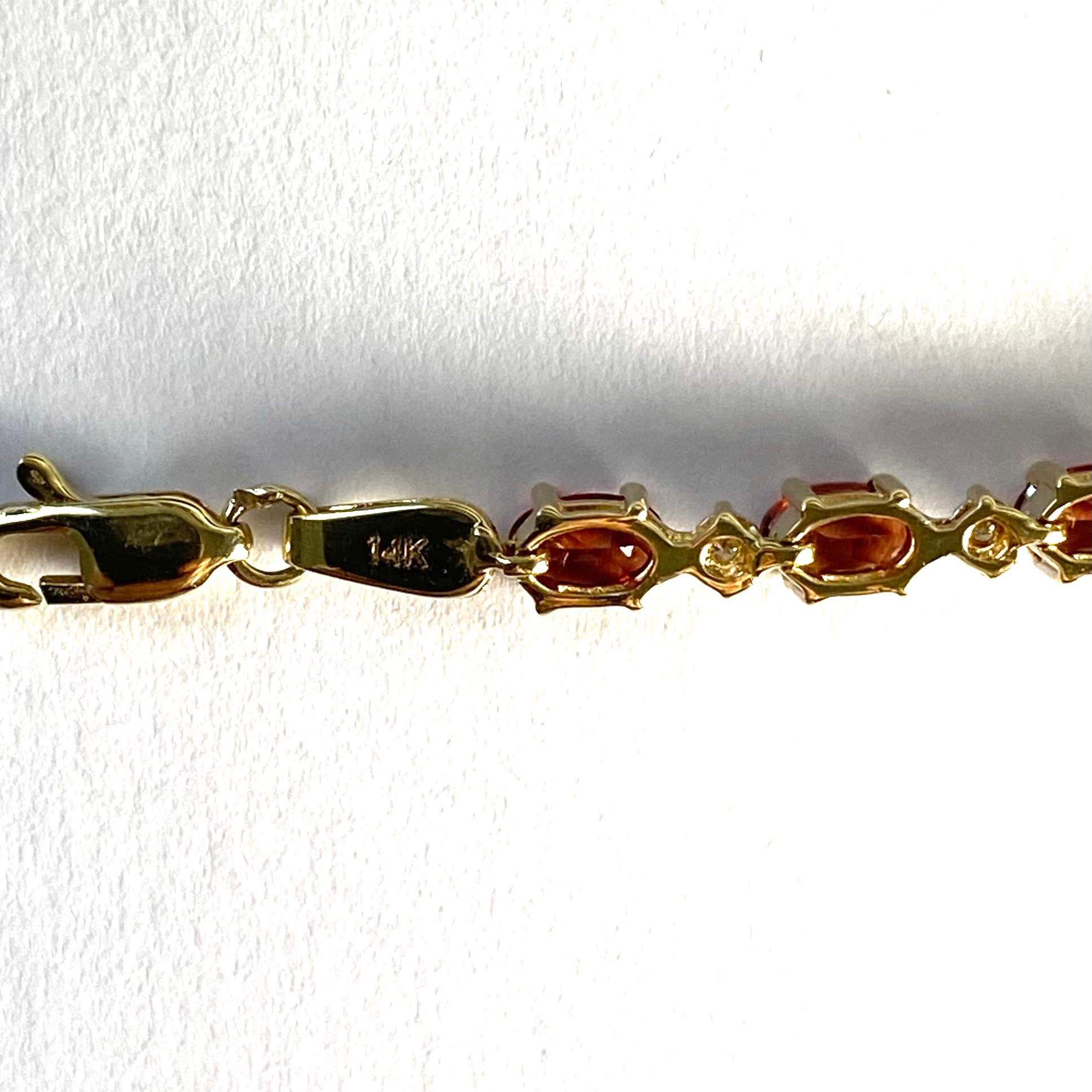 Élégant bracelet empilable vintage en or jaune 14 carats avec grenats et diamants en vente 2