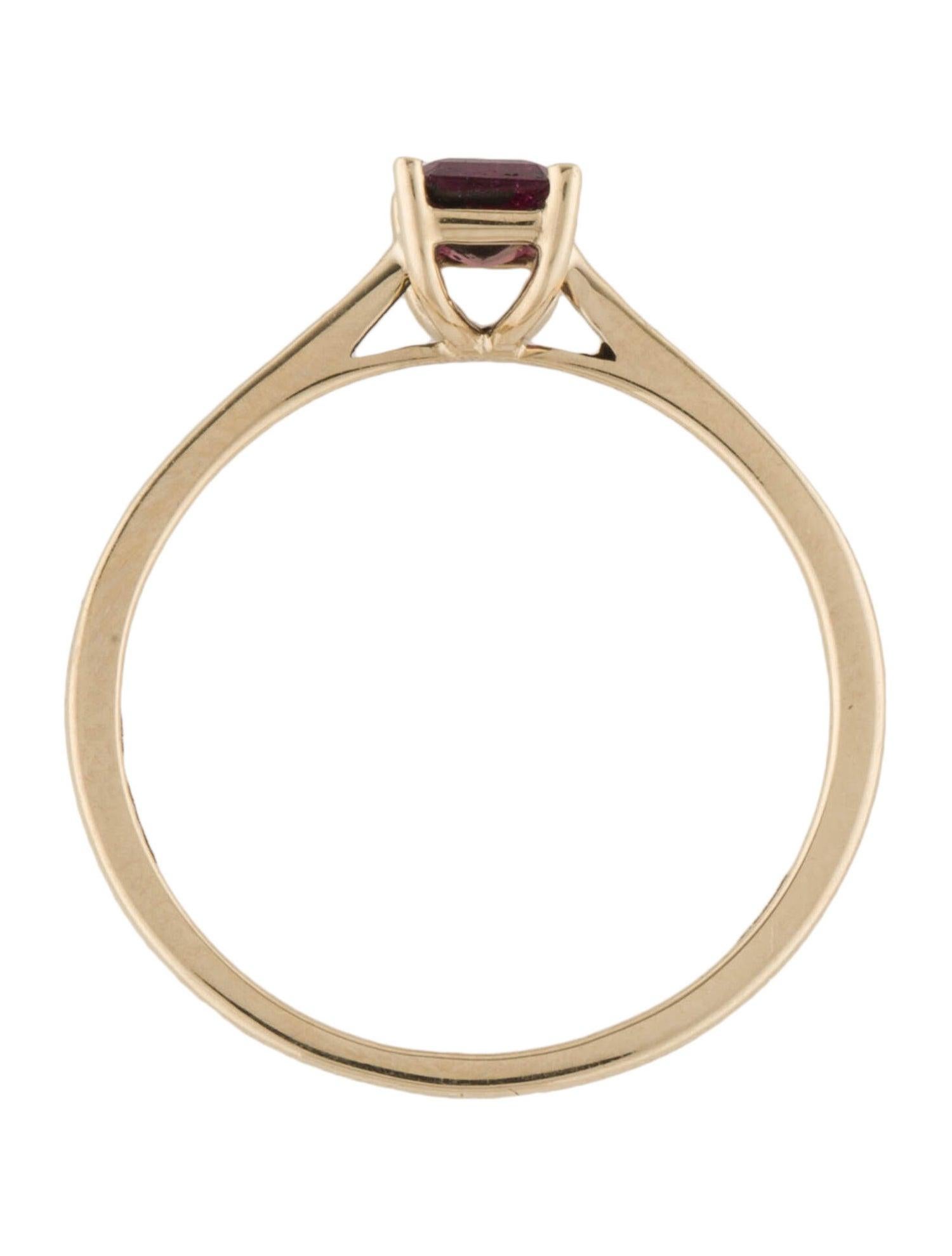 Elegant 14K Yellow Gold Garnet Cocktail Ring - Cornered Rectangular Step Cut In New Condition For Sale In Holtsville, NY
