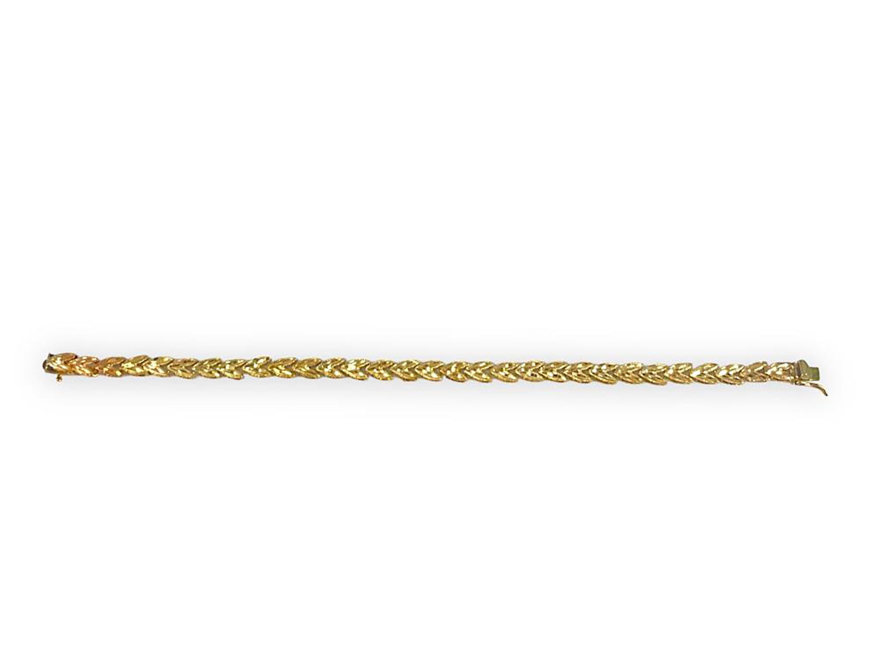 Élégant bracelet empilable en or jaune 14 carats à motif de feuilles gravées aux accents réfléchissants en vente 6
