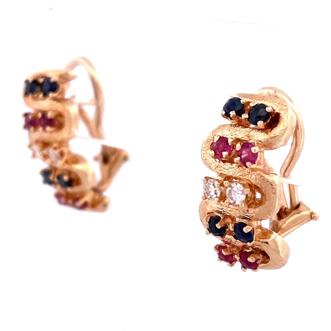 Elegant 14k Yellow Gold Multicolor Diamond Earrings

Add a touch of sophistication to your style with these exquisite 14k yellow gold multicolor diamond earrings. The earrings feature a stunning wavy pattern design, gracefully accentuating your