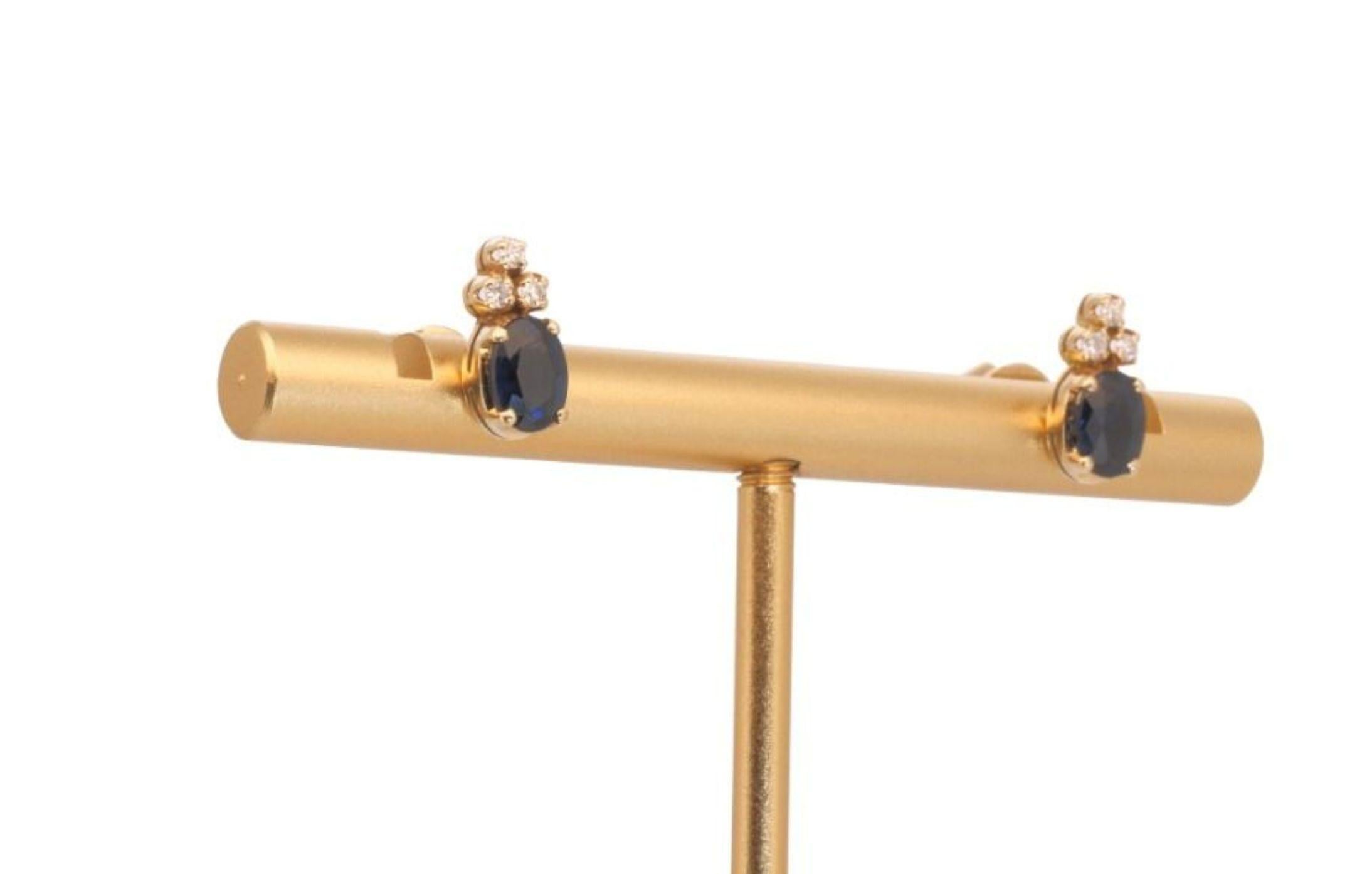 Elegantes Paar Ohrstecker aus 14 Karat Gelbgold mit 1,46 Karat natürlichem Saphir und Di (Ovalschliff)