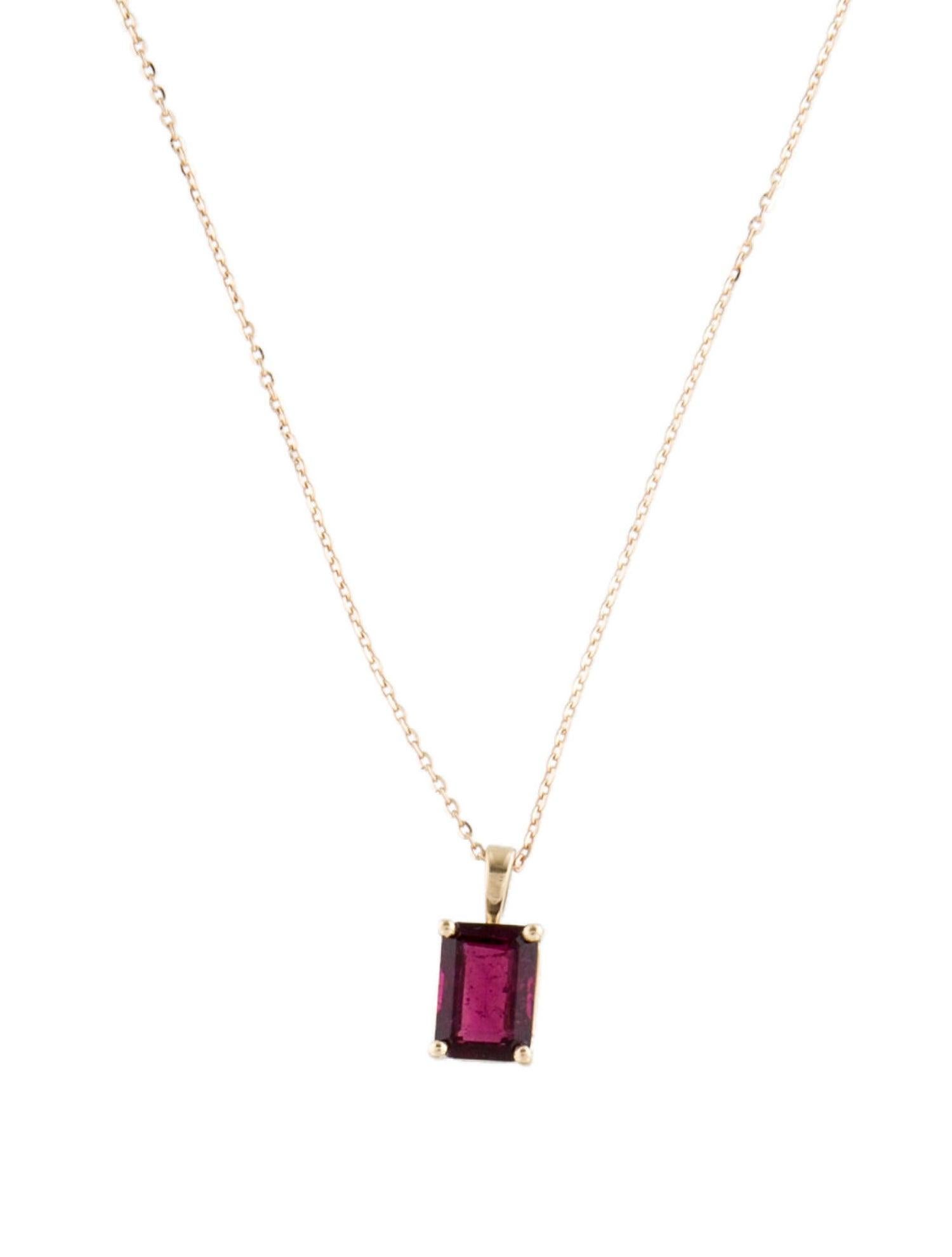 Unsere exquisite 14-karätige Gelbgold-Halskette mit rosafarbenem Turmalin-Anhänger ist der Inbegriff von Anmut und Raffinesse. Diese Halskette zeigt einen atemberaubenden Turmalin mit 1,49 Karat im rechteckigen Stufenschliff, der einen bezaubernden