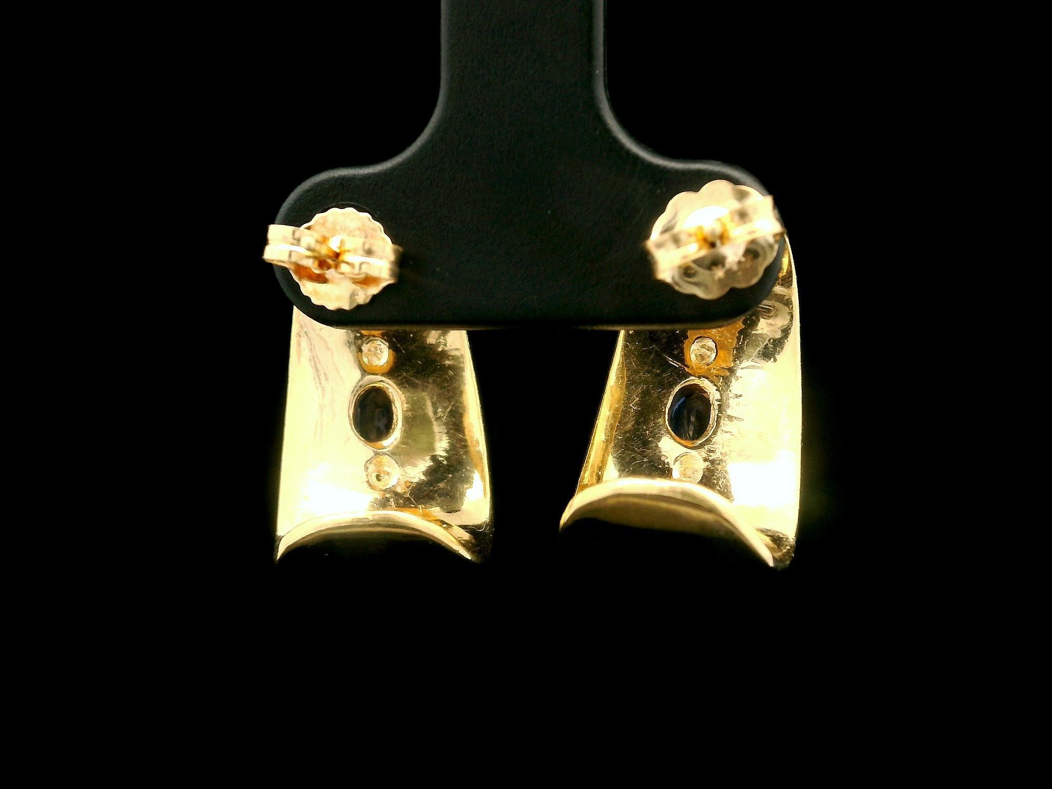 Eleganza degli orecchini da polso in oro giallo 14k con zaffiro e diamante lucidato In condizioni buone in vendita a Montclair, NJ