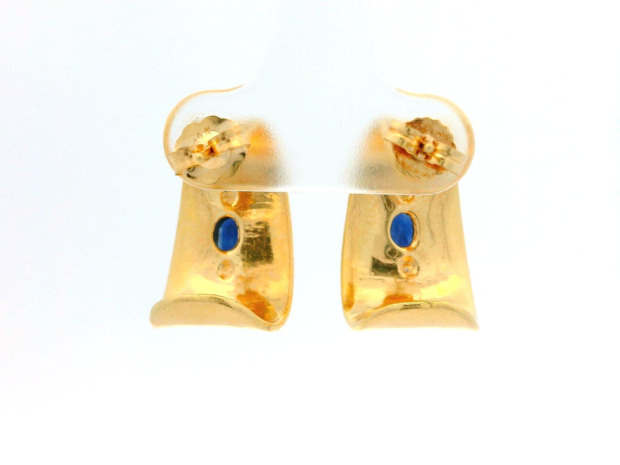Eleganza degli orecchini da polso in oro giallo 14k con zaffiro e diamante lucidato in vendita 4
