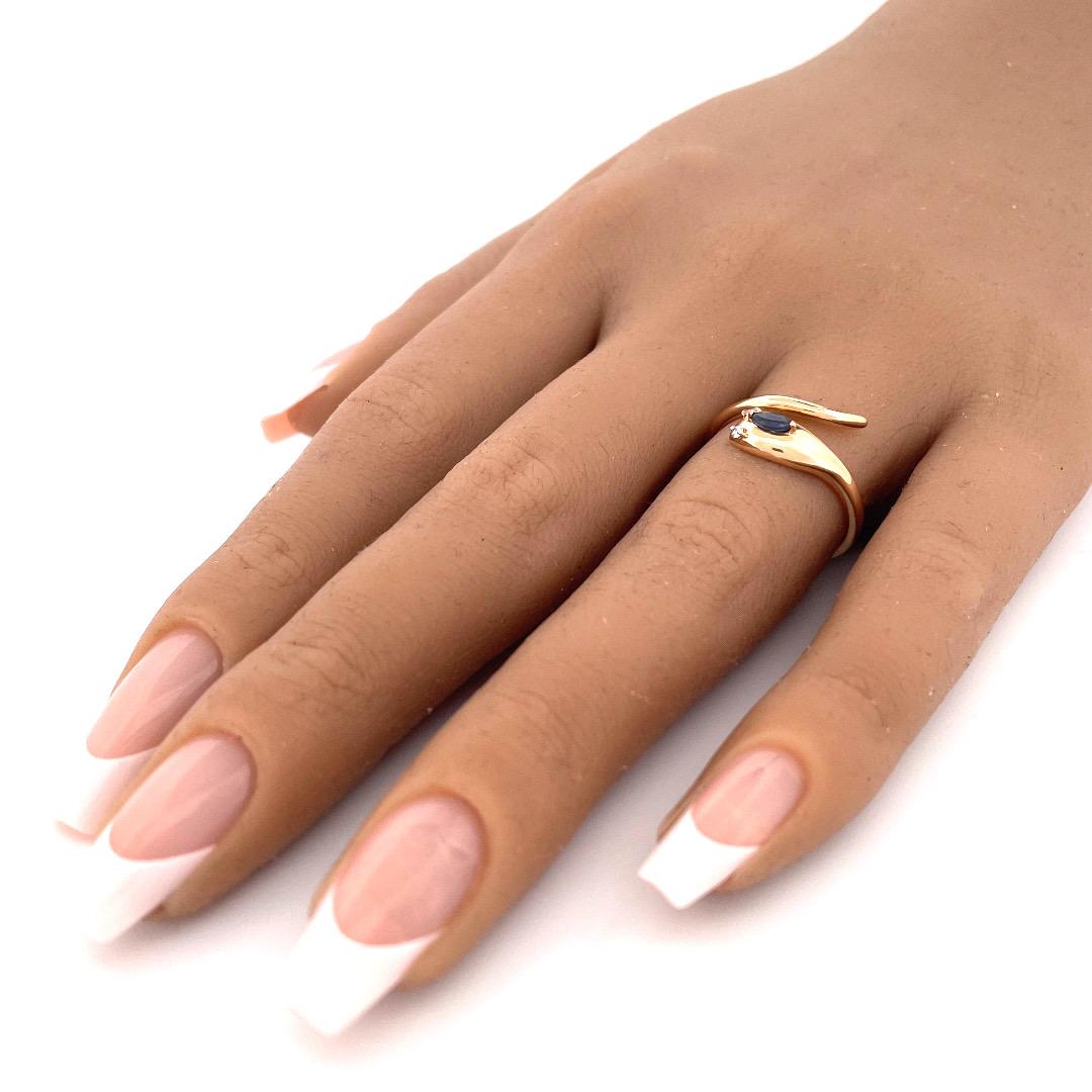 Women's or Men's Elegant 14K Yellow Gold Snake Diamond Ring For Sale