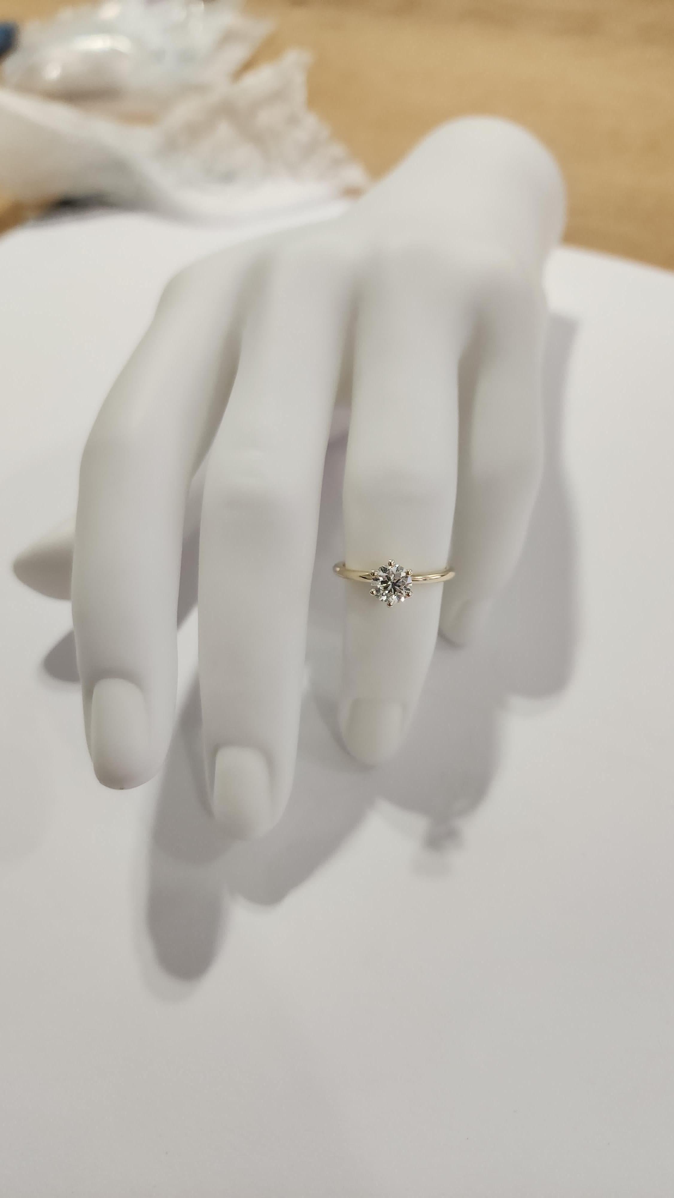 Elegance Anello solitario in oro giallo 14K con diamante naturale da 0,81 carati in vendita 8