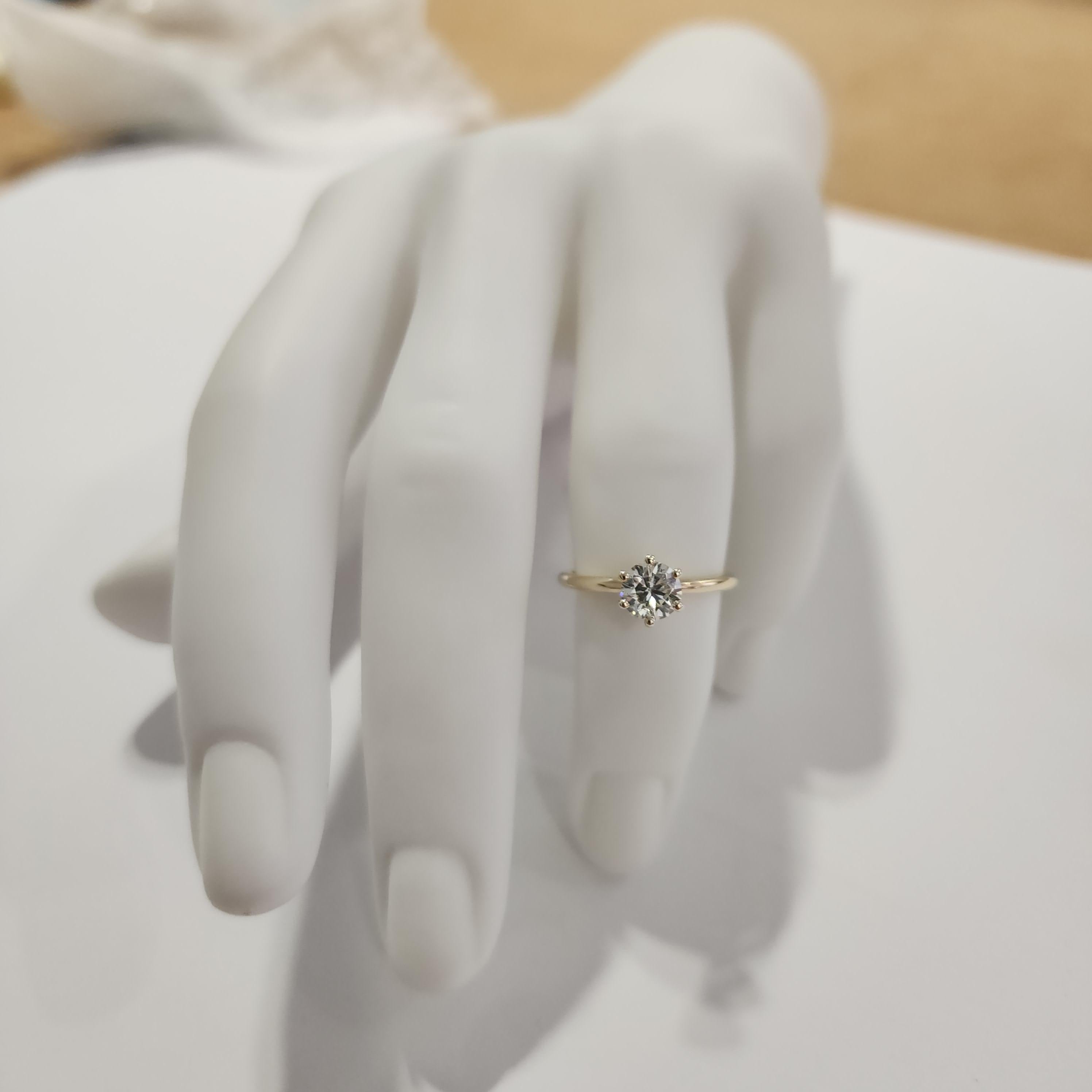 Elegance Anello solitario in oro giallo 14K con diamante naturale da 0,81 carati in vendita 9