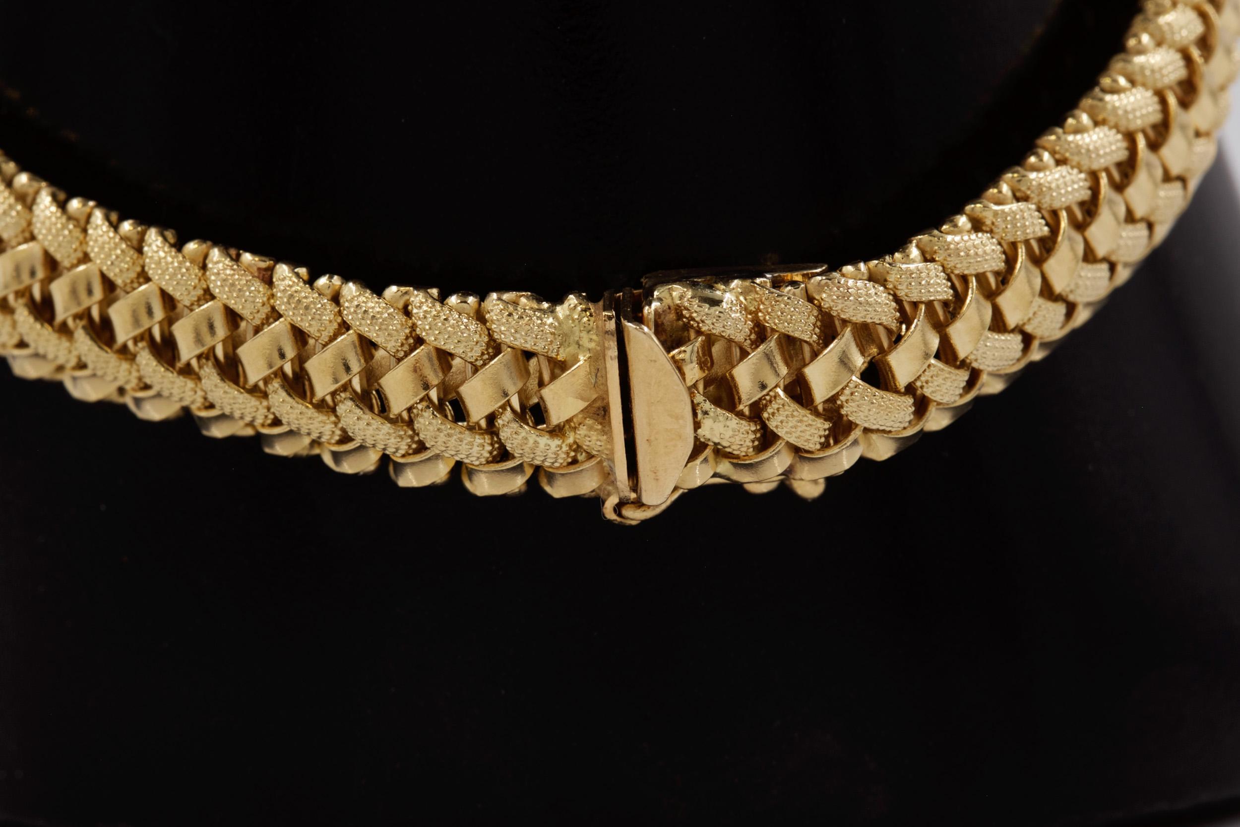 Américain Bracelet élégant en or jaune 14 carats tissé de 18,42 cm par POM, vers les années 1960 en vente