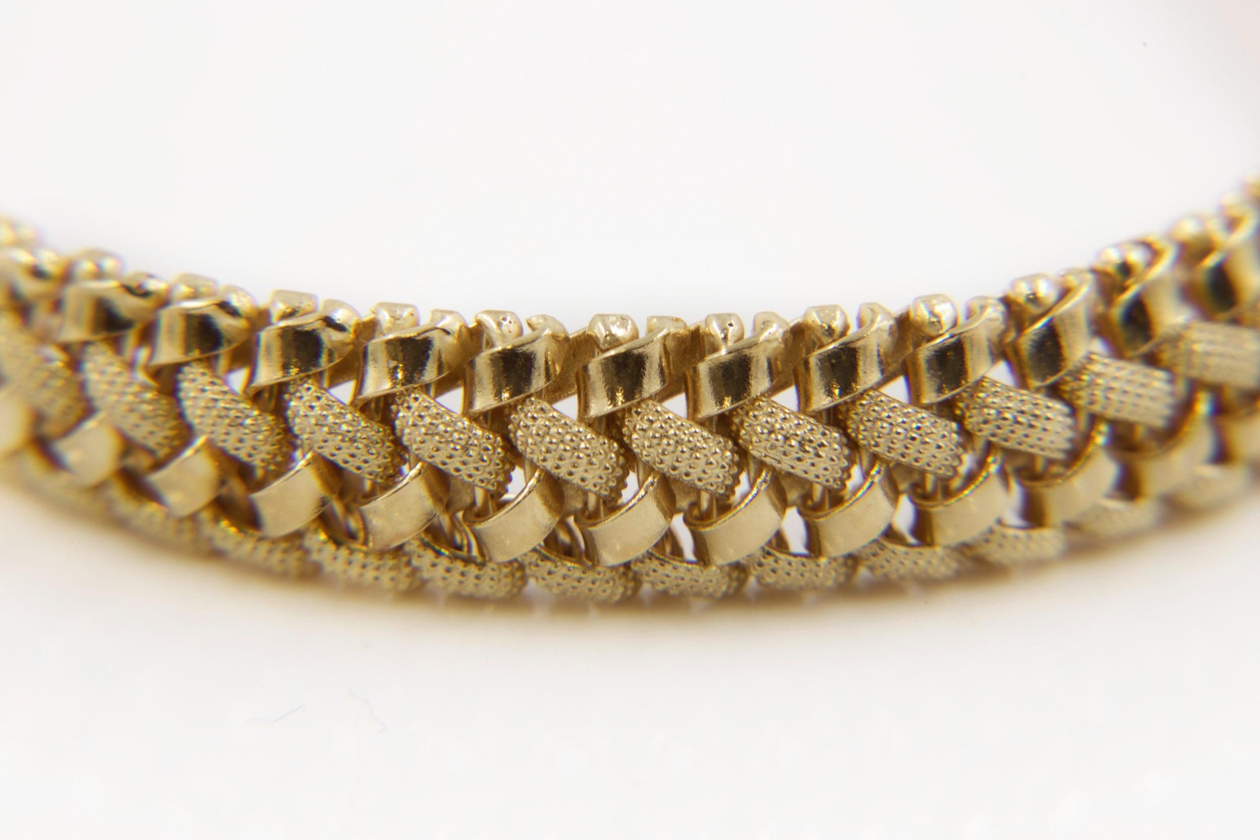 20ième siècle Bracelet élégant en or jaune 14 carats tissé de 18,42 cm par POM, vers les années 1960 en vente