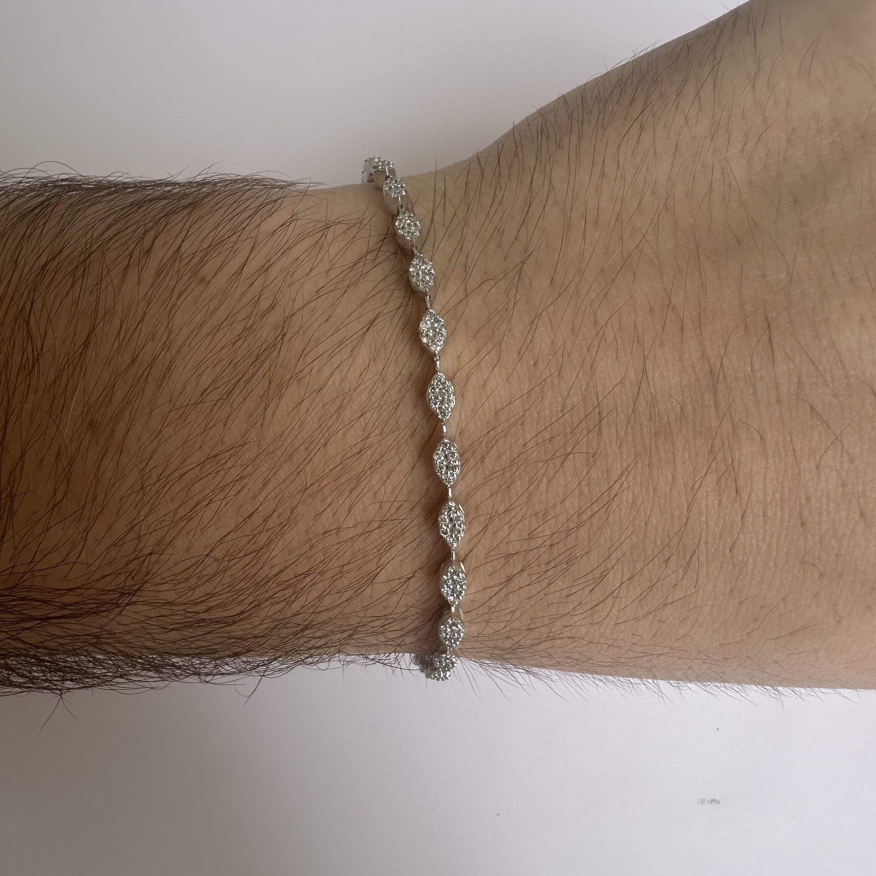 Elegant 14kt White Gold Natural Diamond Bracelet - 0.81ctw, Adjustable, New In New Condition For Sale In West Hempstead, NY