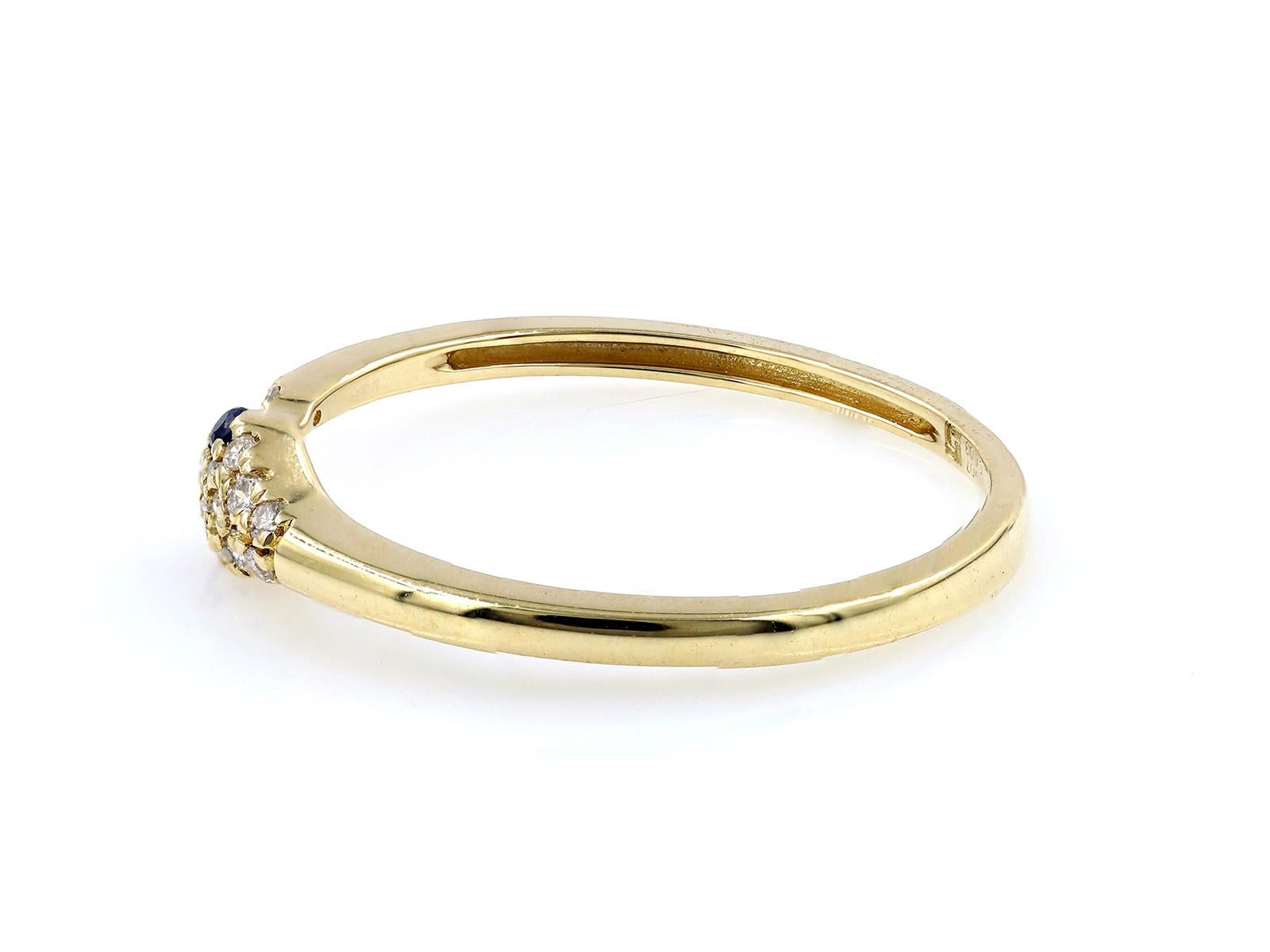 Elegante bague en or jaune 14KT à motif de serpent avec diamants et saphir bleu en vente 1