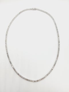 PRIX DE GROS, collier « tennis » en diamants de 15,03 carats, en or blanc 14 carats, 18 pouces
