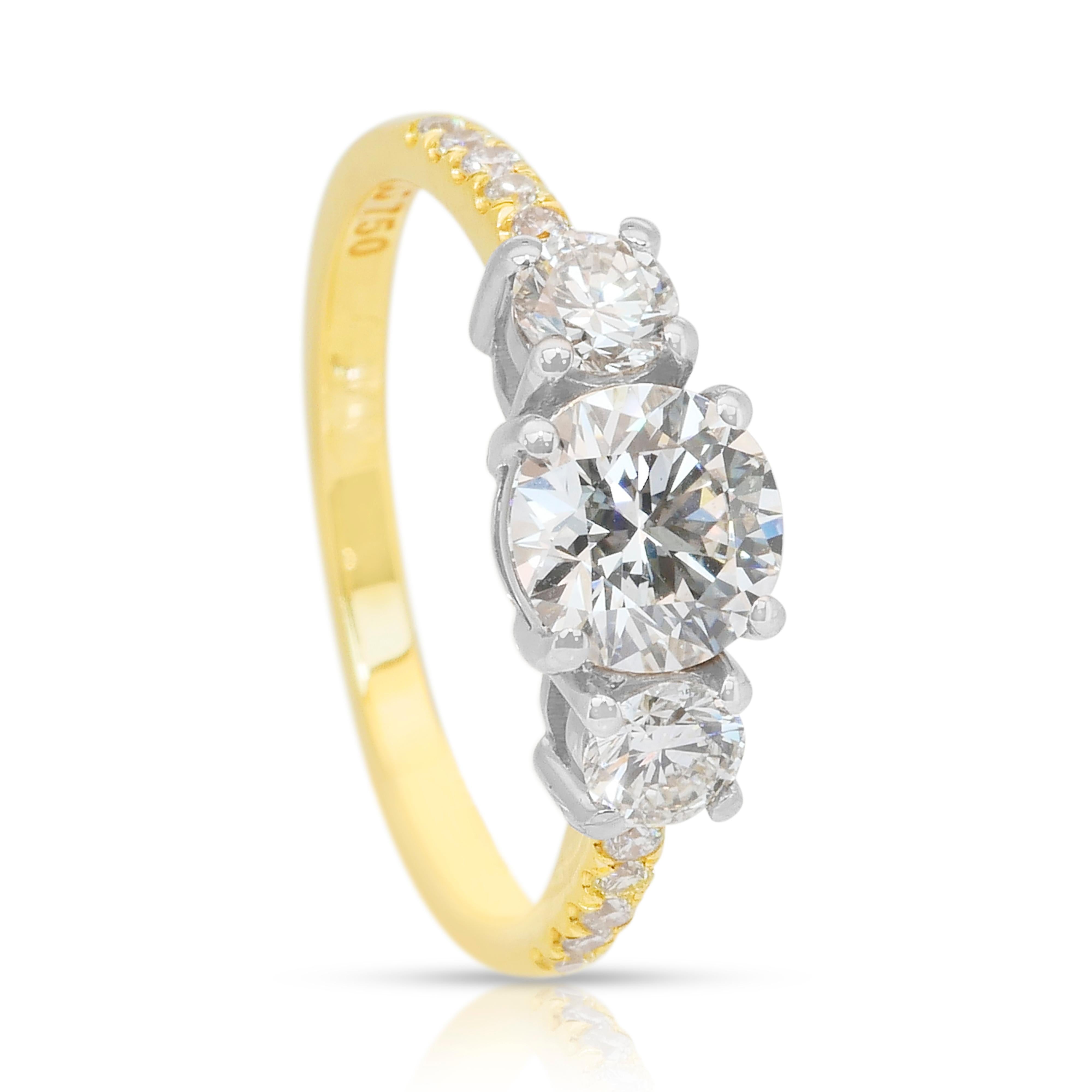 Elegant 1.55ct Diamonds 3-Stone Ring in 18k Yellow & White Gold - IGI Certified (bague à 3 pierres en or jaune et blanc 18k) en vente 3