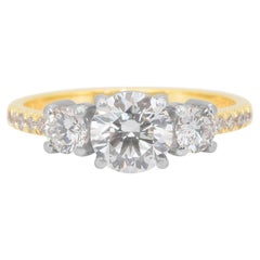 Eleganza: anello a tre pietre con diamanti da 1,55 carati in oro giallo e bianco 18 carati - Certificato IGI