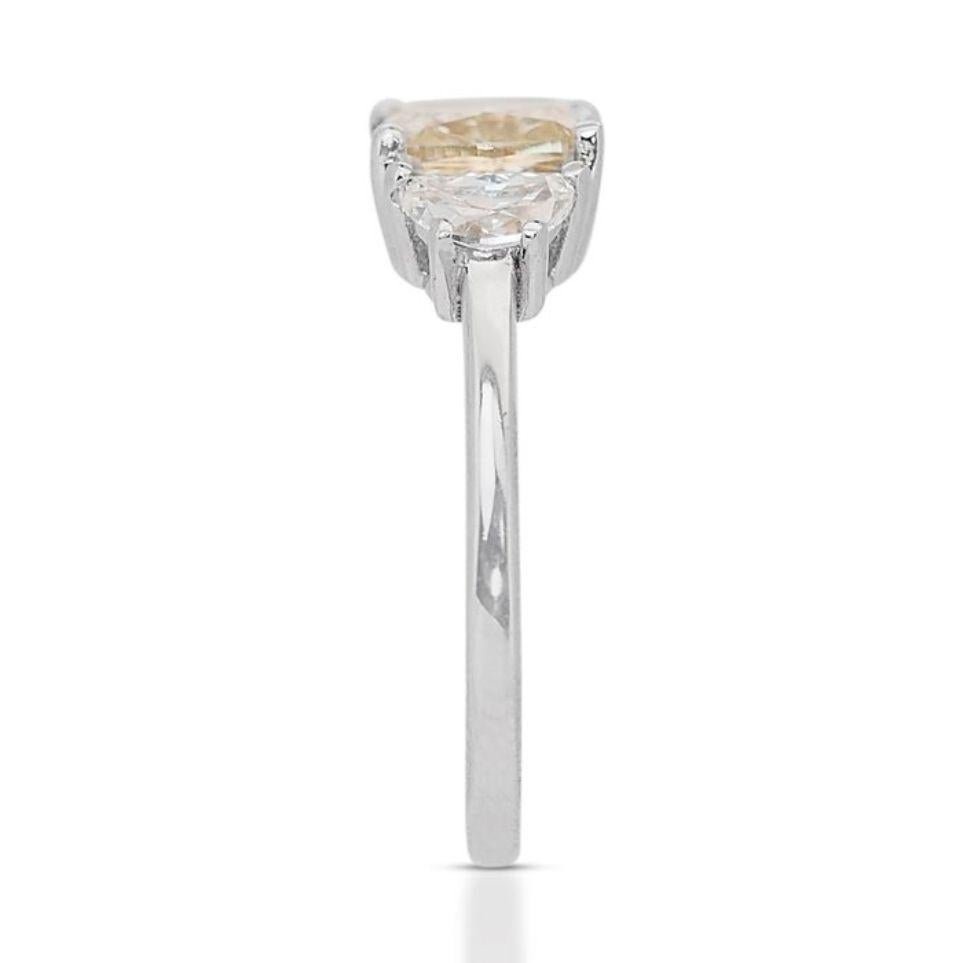 Elegant 1.56ct Cushion Cut Diamond Ring in 18K White Gold For Sale 1