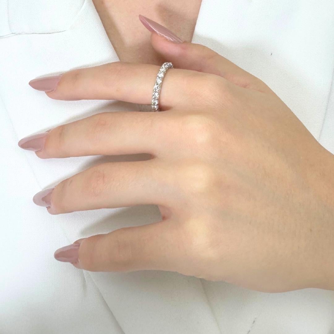 Eleganter 1,56ct Diamanten Band Ring in 18k Weißgold - IGI zertifiziert im Angebot 5