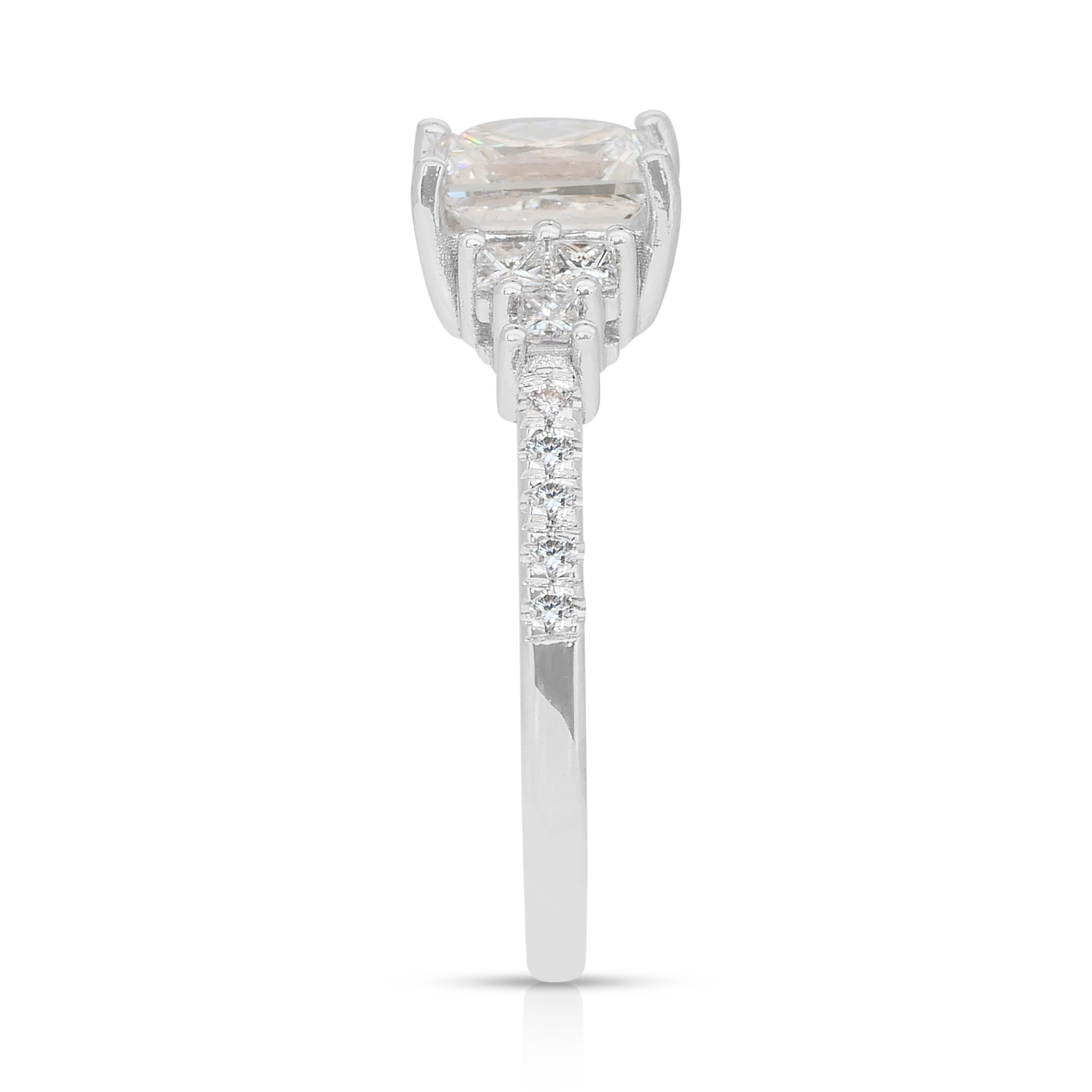 Elegante anillo con pavé de diamantes de 1,56 ct en oro blanco de 18k - Certificado IGI en venta 2