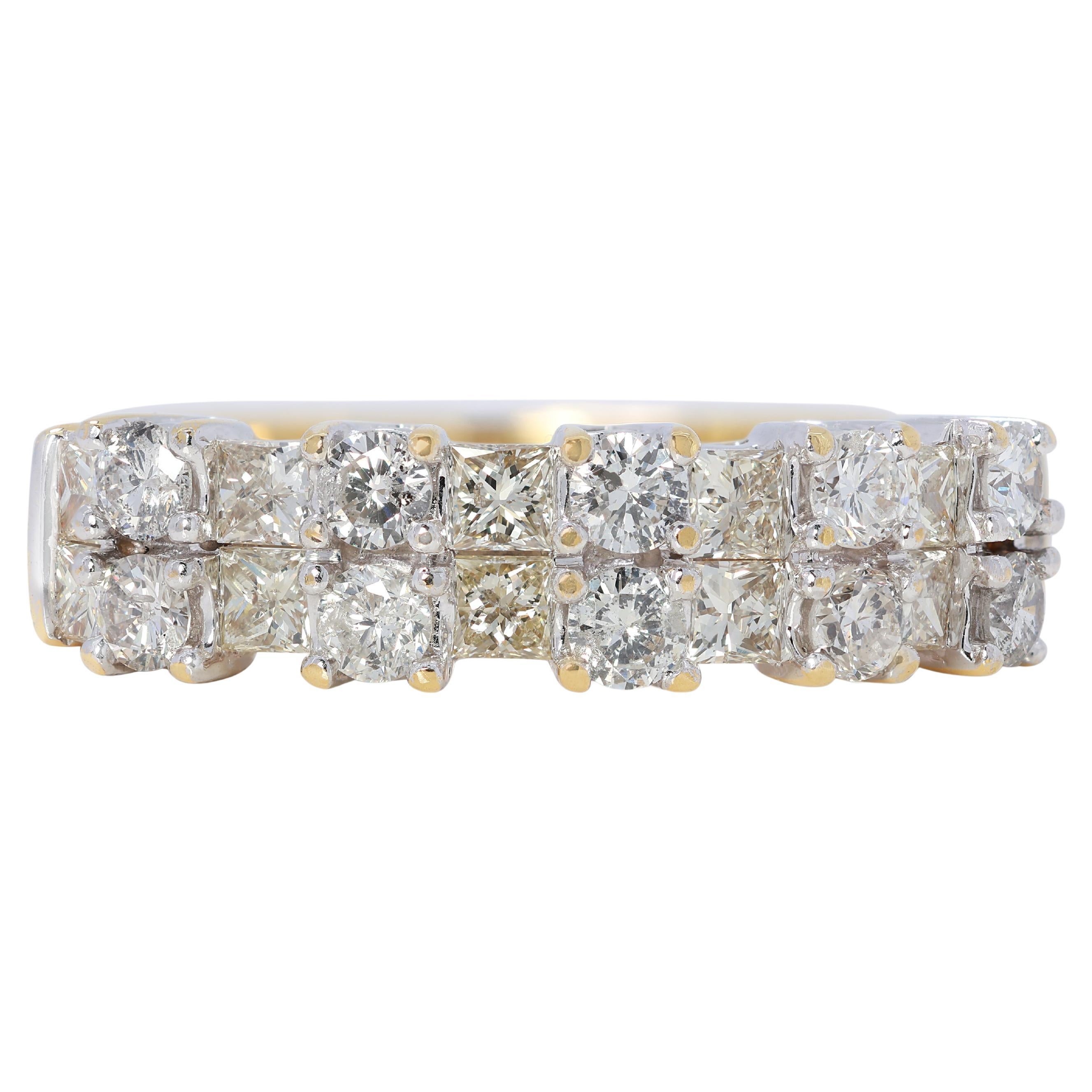 Eleganter 1,56 Karat runder Diamantring mit Brillanten im Prinzessinnenschliff aus 18 Karat zweifarbigem Gold im Angebot