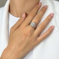 Eleganter Halo-Ring mit 1,74 Karat natürlichen Diamanten aus 18k Weißgold - IGI-zertifiziert