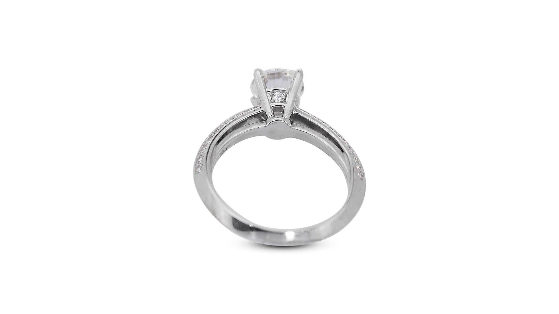 Elegant 1.77ct Triple Excellent Ideal Cut Diamonds Pave Ring in 18k White Gold In New Condition In רמת גן, IL