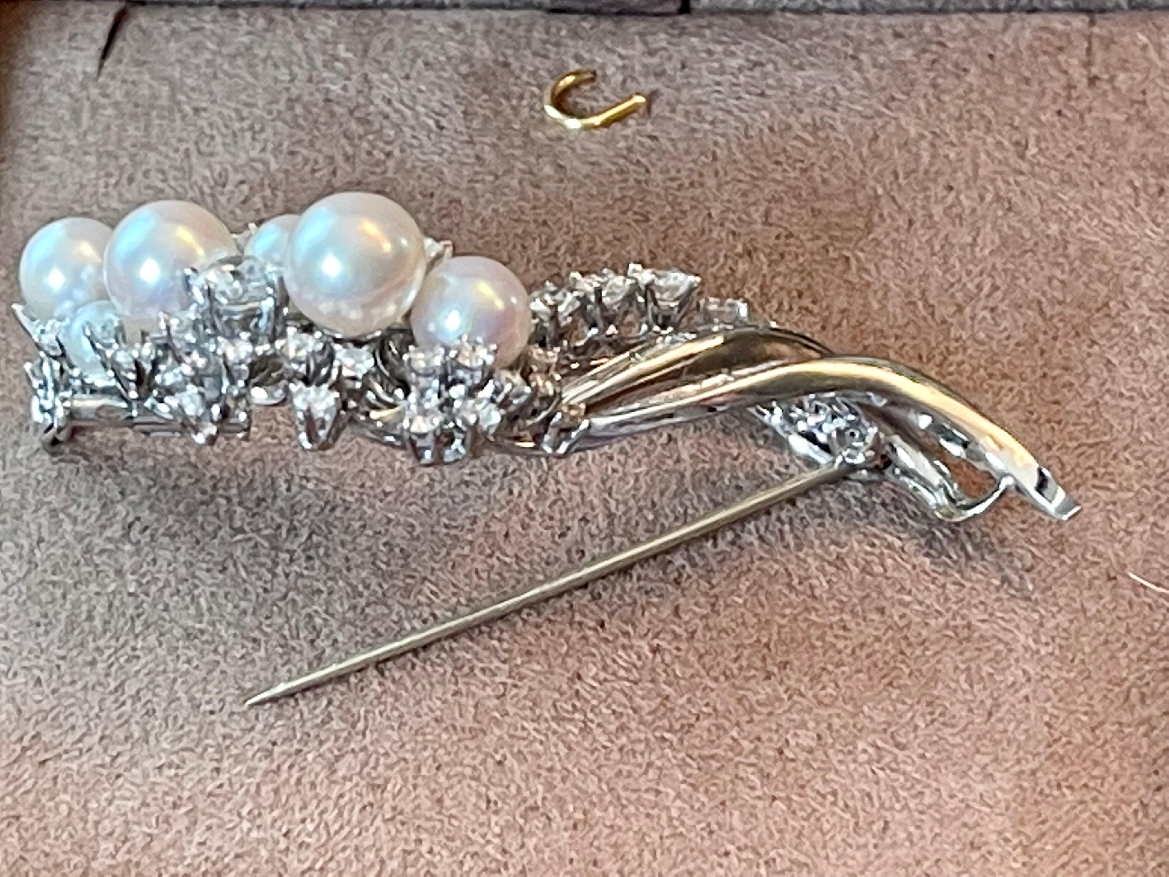 Women's or Men's Elegant 18 K White Gold Brooch Diamond Akoya Pearls circa 1970 by Meister Zurich For Sale