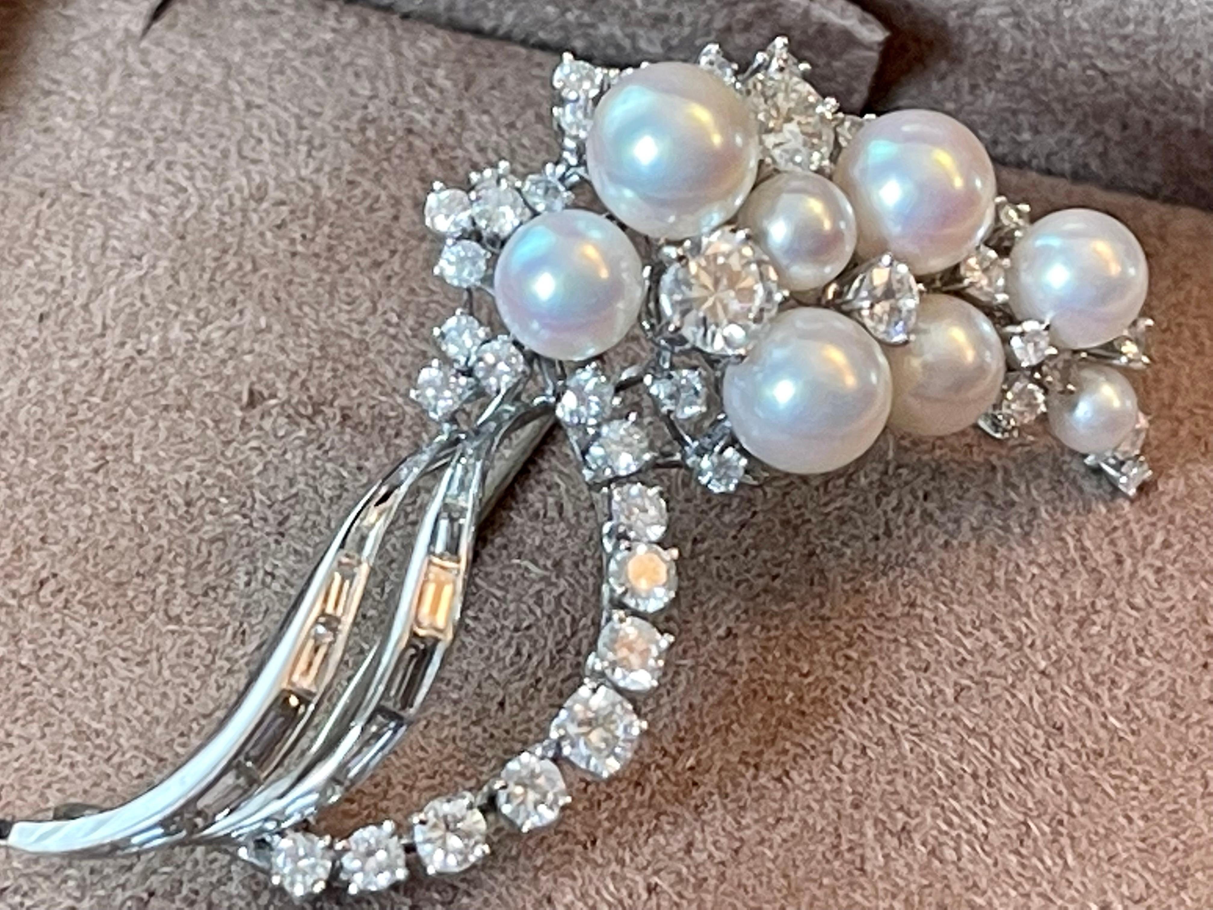 Elegant 18 K White Gold Brooch Diamond Akoya Pearls circa 1970 by Meister Zurich For Sale 1
