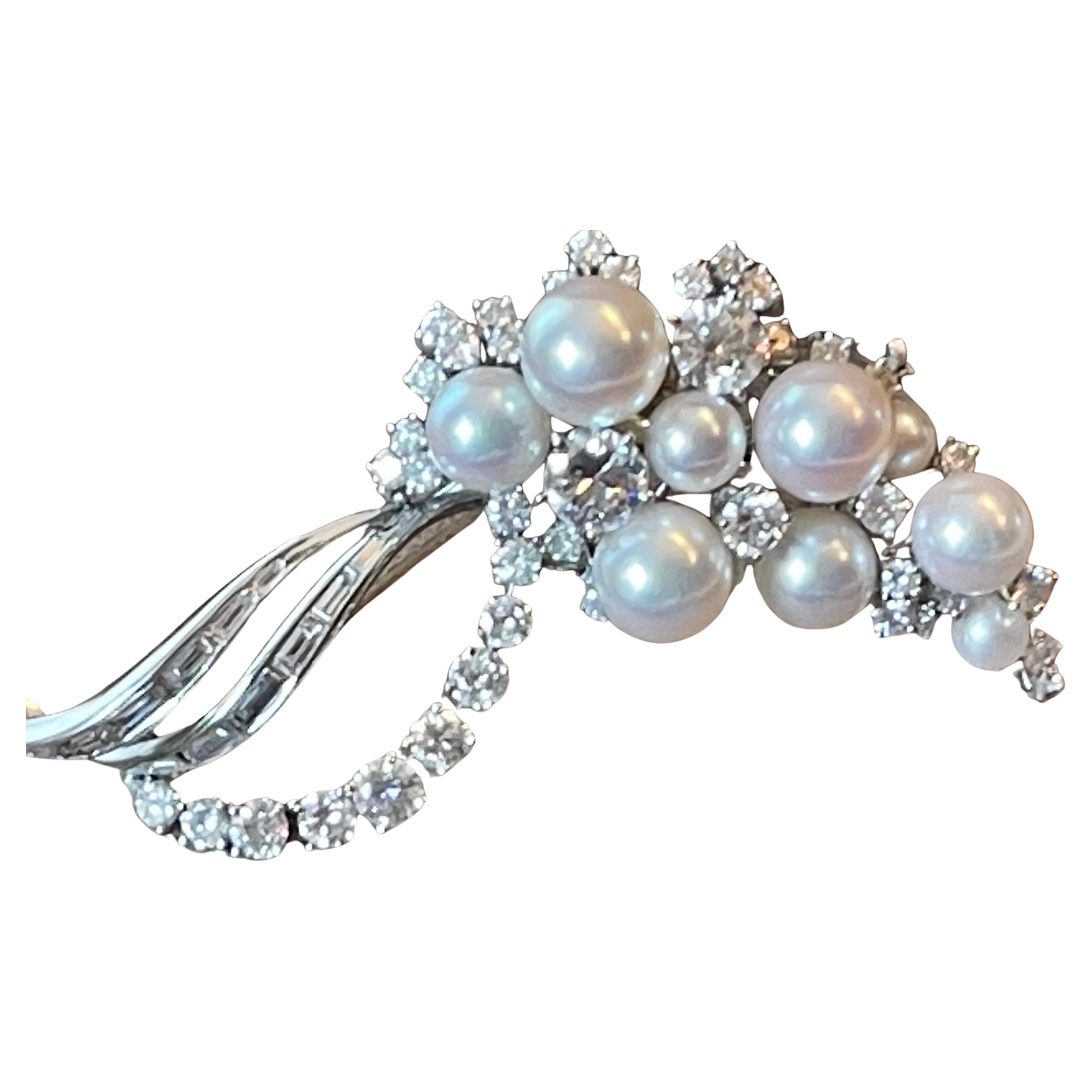 Elegant 18 K White Gold Brooch Diamond Akoya Pearls circa 1970 by Meister Zurich For Sale