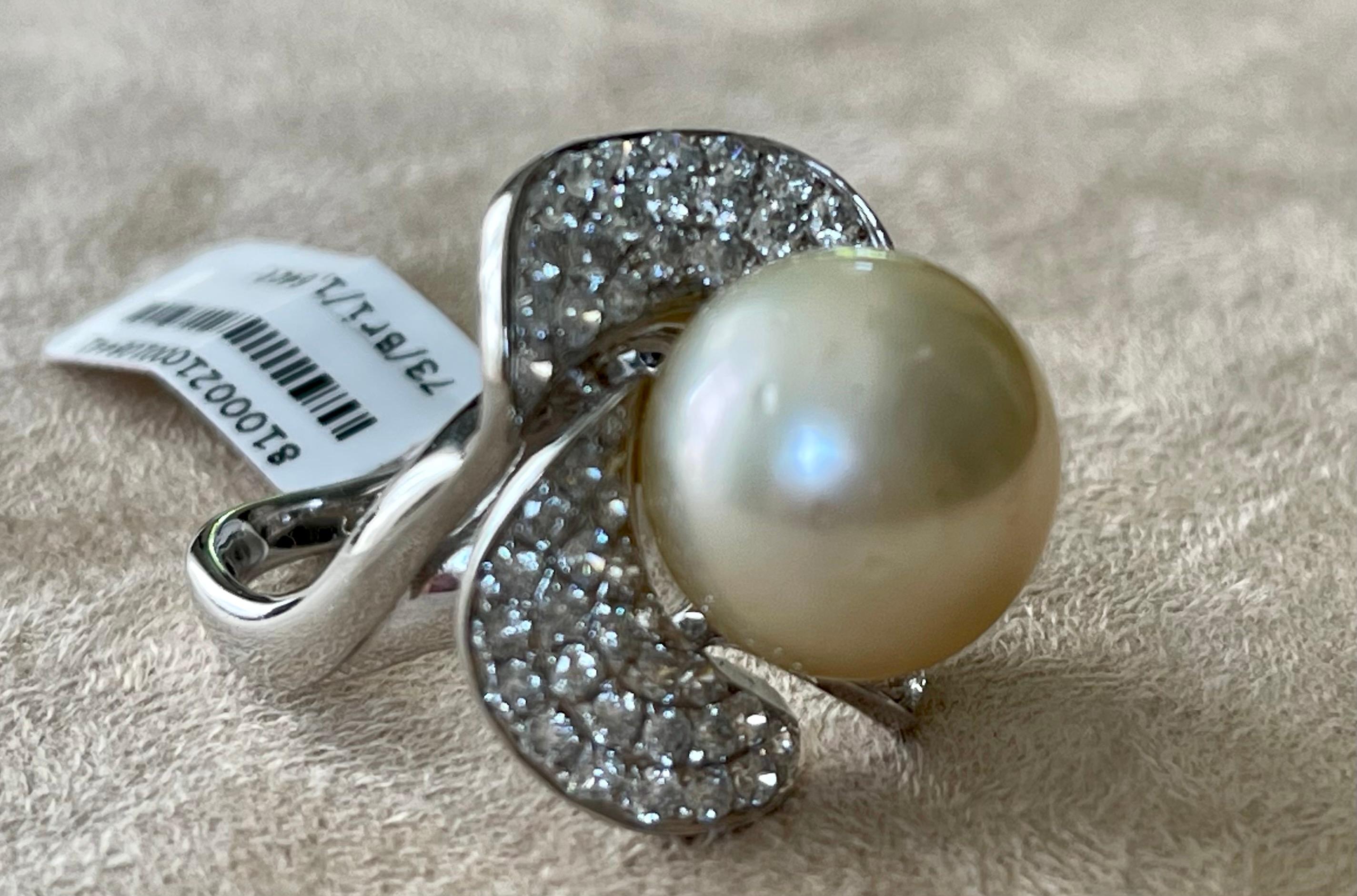 Contemporary Elegant 18 K White Gold Cocktail Ring Southsea Pearl Diamonds For Sale